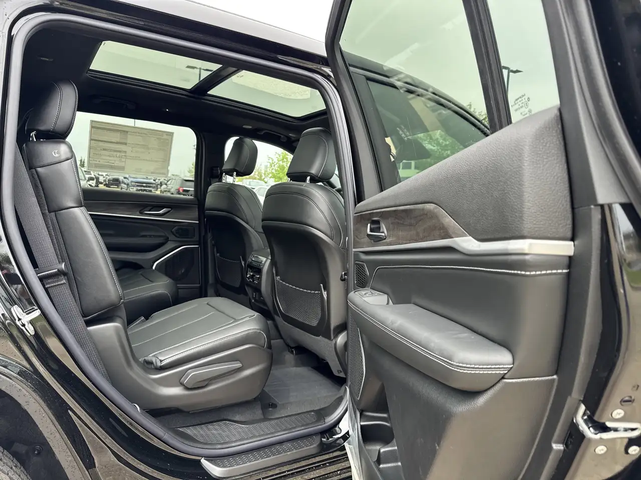 Jeep Grand Cherokee photo Jeep Grand Cherokee