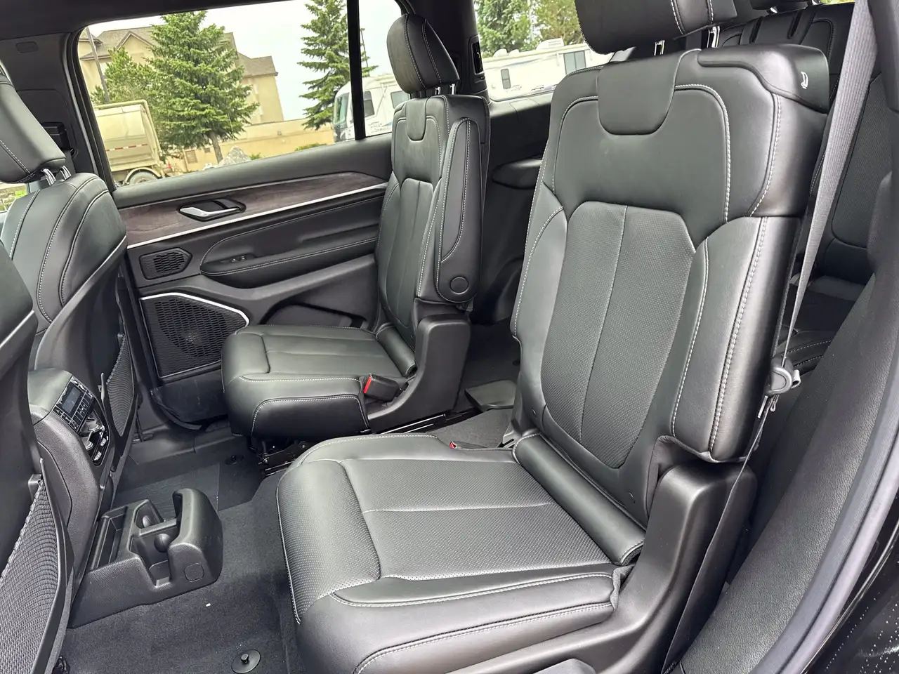 Jeep Grand Cherokee photo Jeep Grand Cherokee