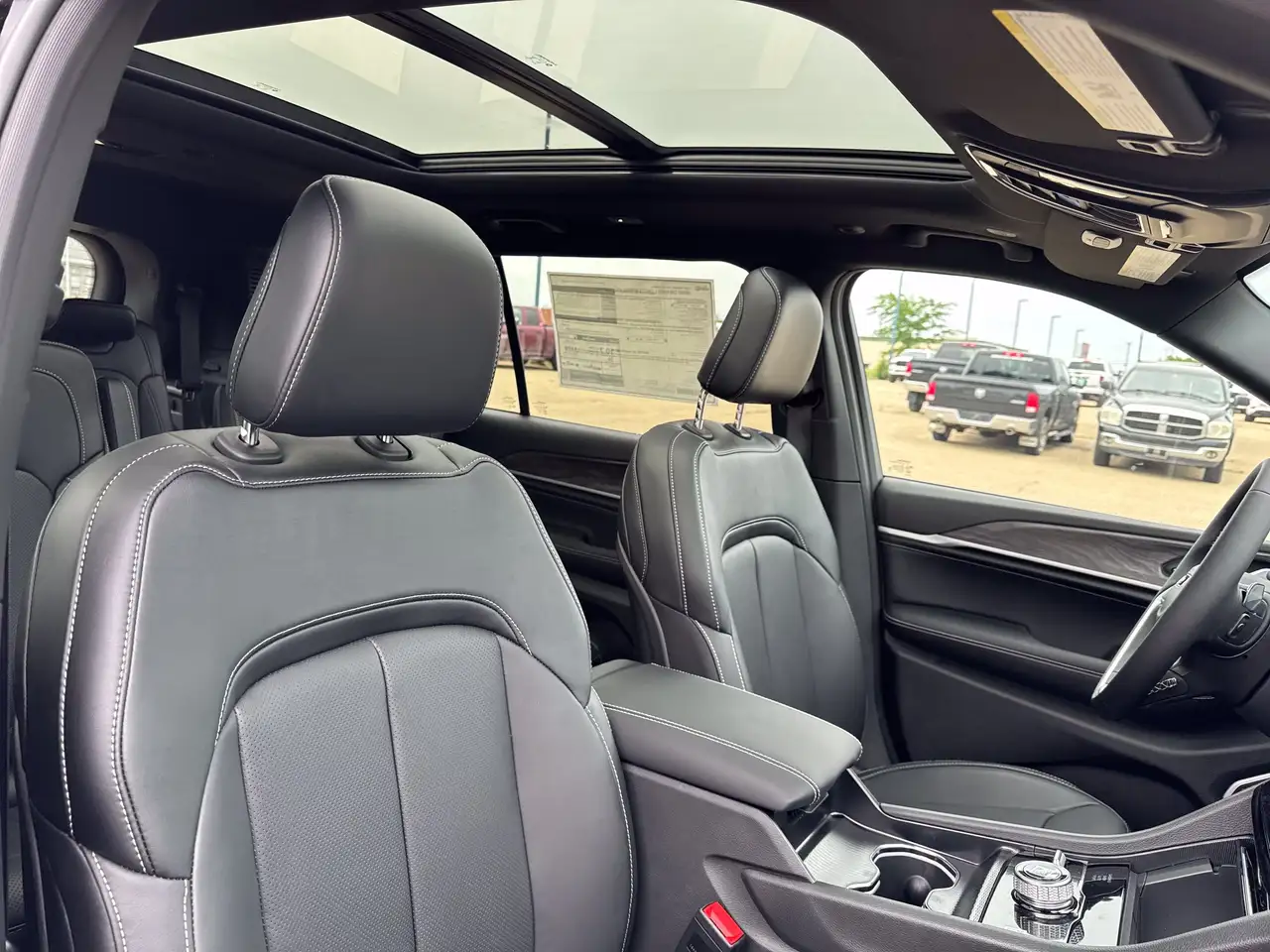 Jeep Grand Cherokee photo Jeep Grand Cherokee