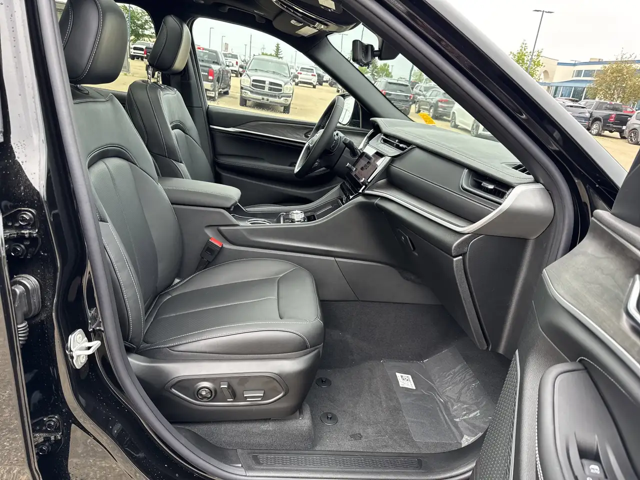 Jeep Grand Cherokee photo Jeep Grand Cherokee