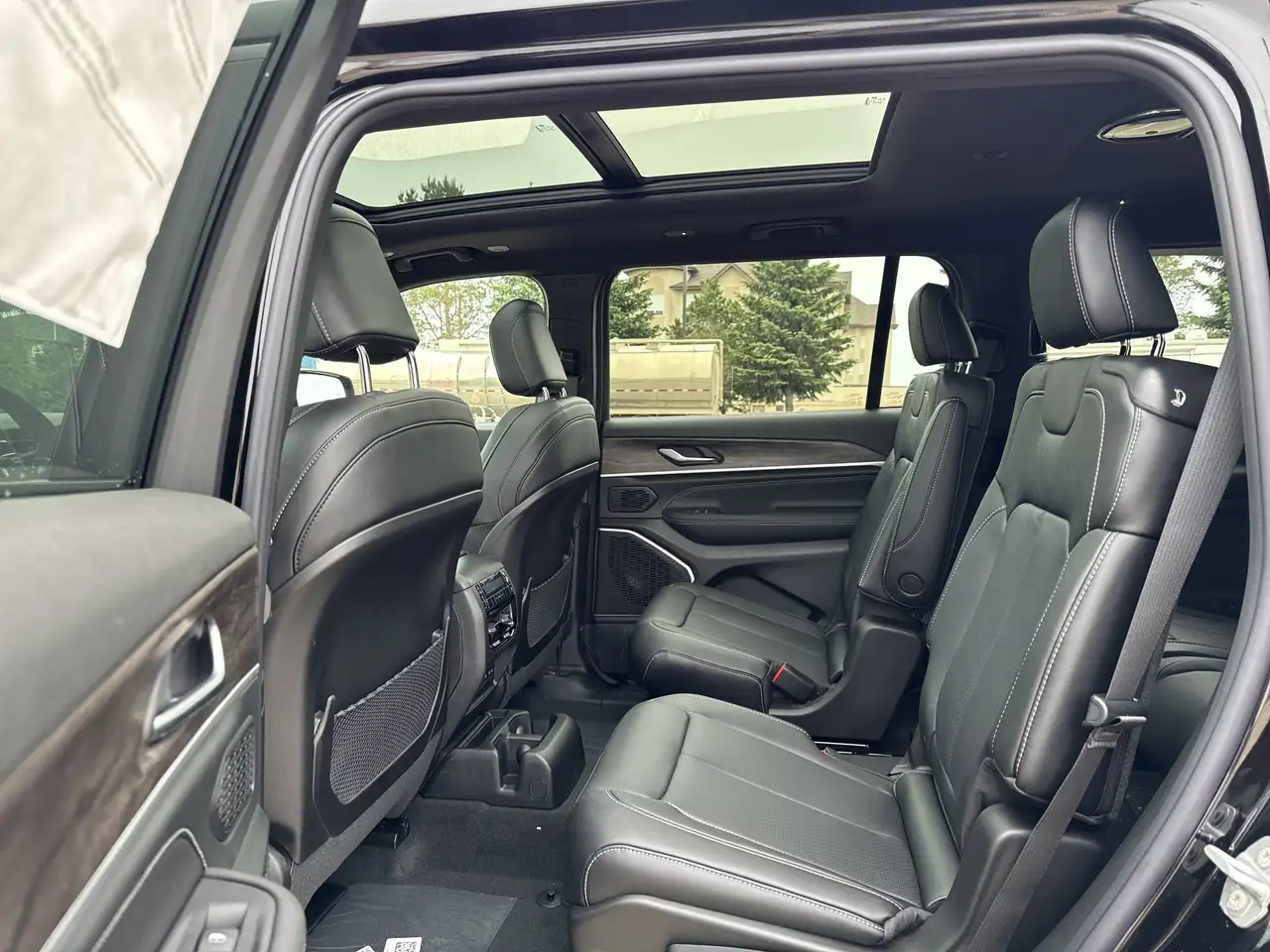 Jeep Grand Cherokee photo Jeep Grand Cherokee
