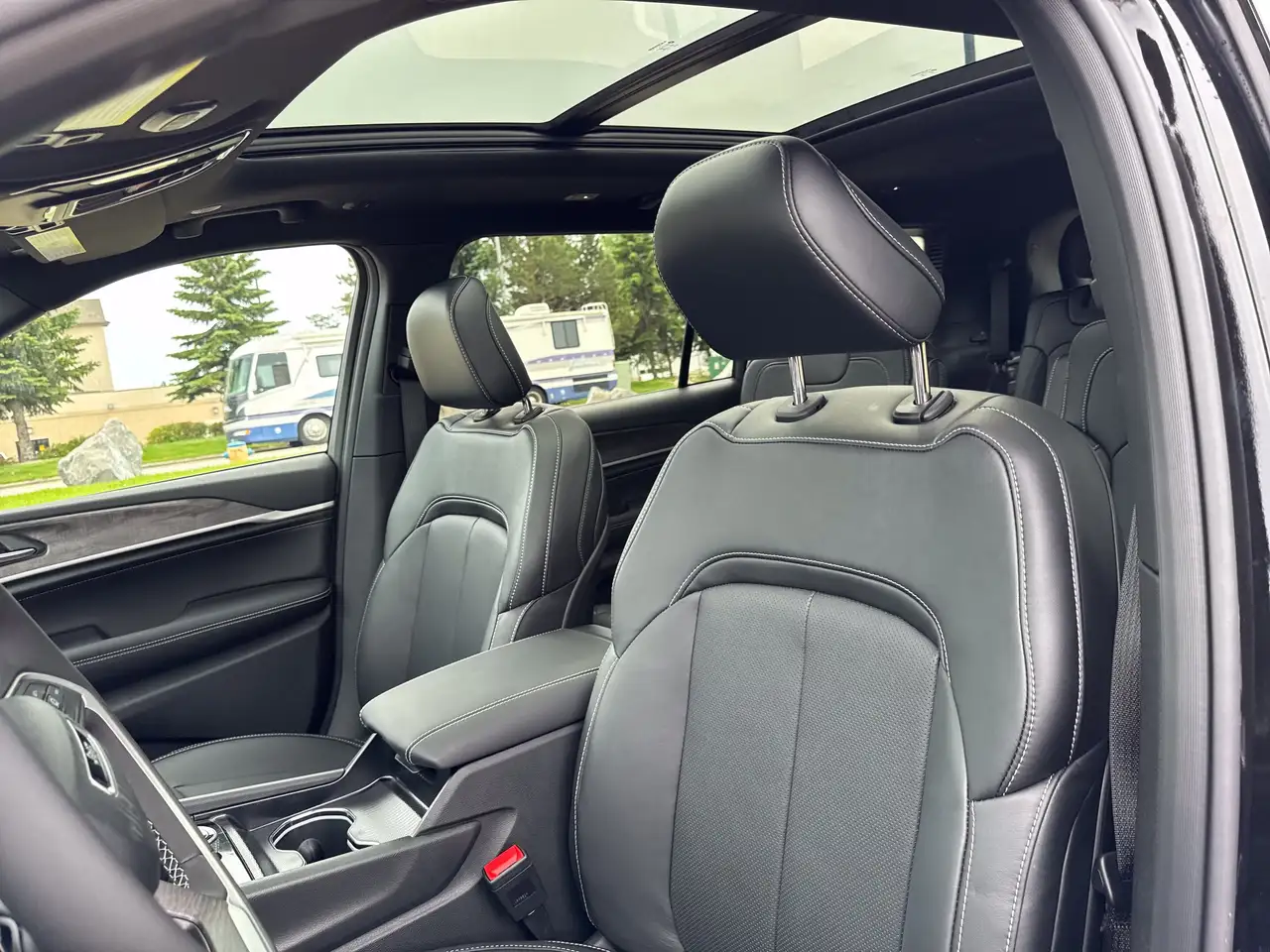 Jeep Grand Cherokee photo Jeep Grand Cherokee