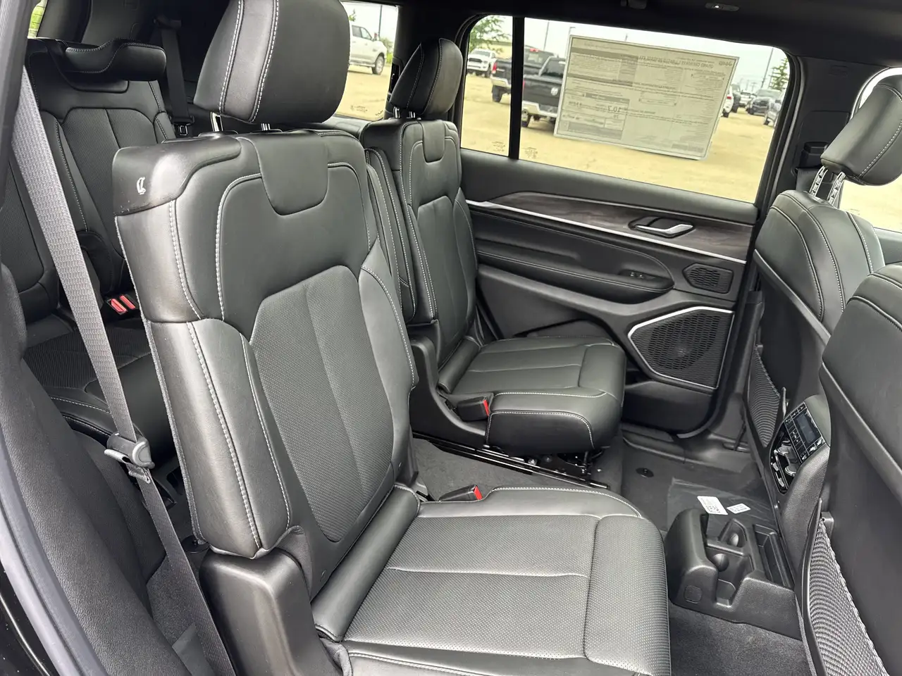 Jeep Grand Cherokee photo Jeep Grand Cherokee