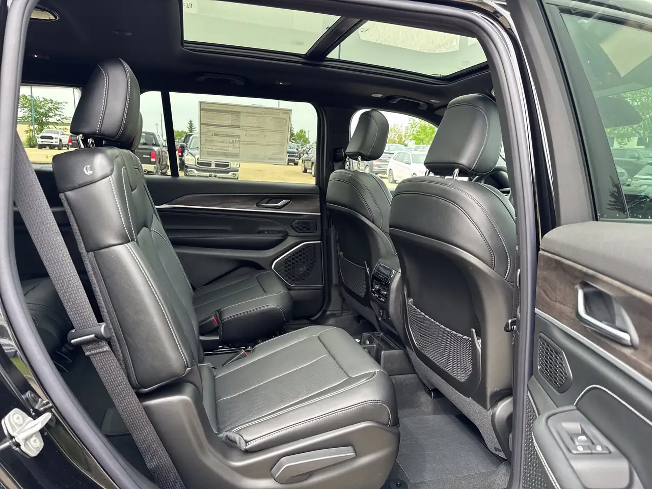 Jeep Grand Cherokee photo Jeep Grand Cherokee
