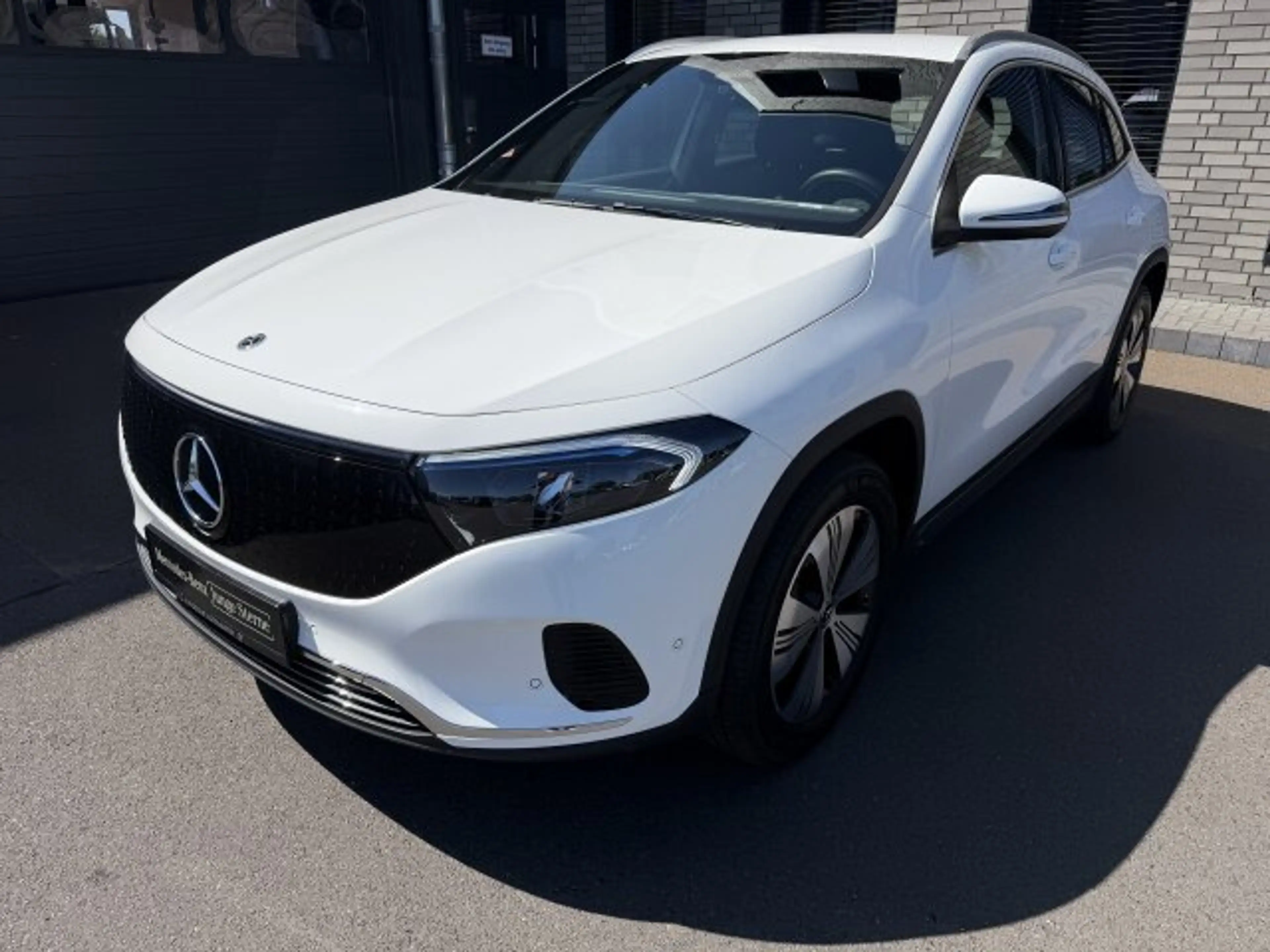Mercedes-Benz EQA 300 EQA 300 4M Progressive Adv. LED Distronic Kamera — photo 2