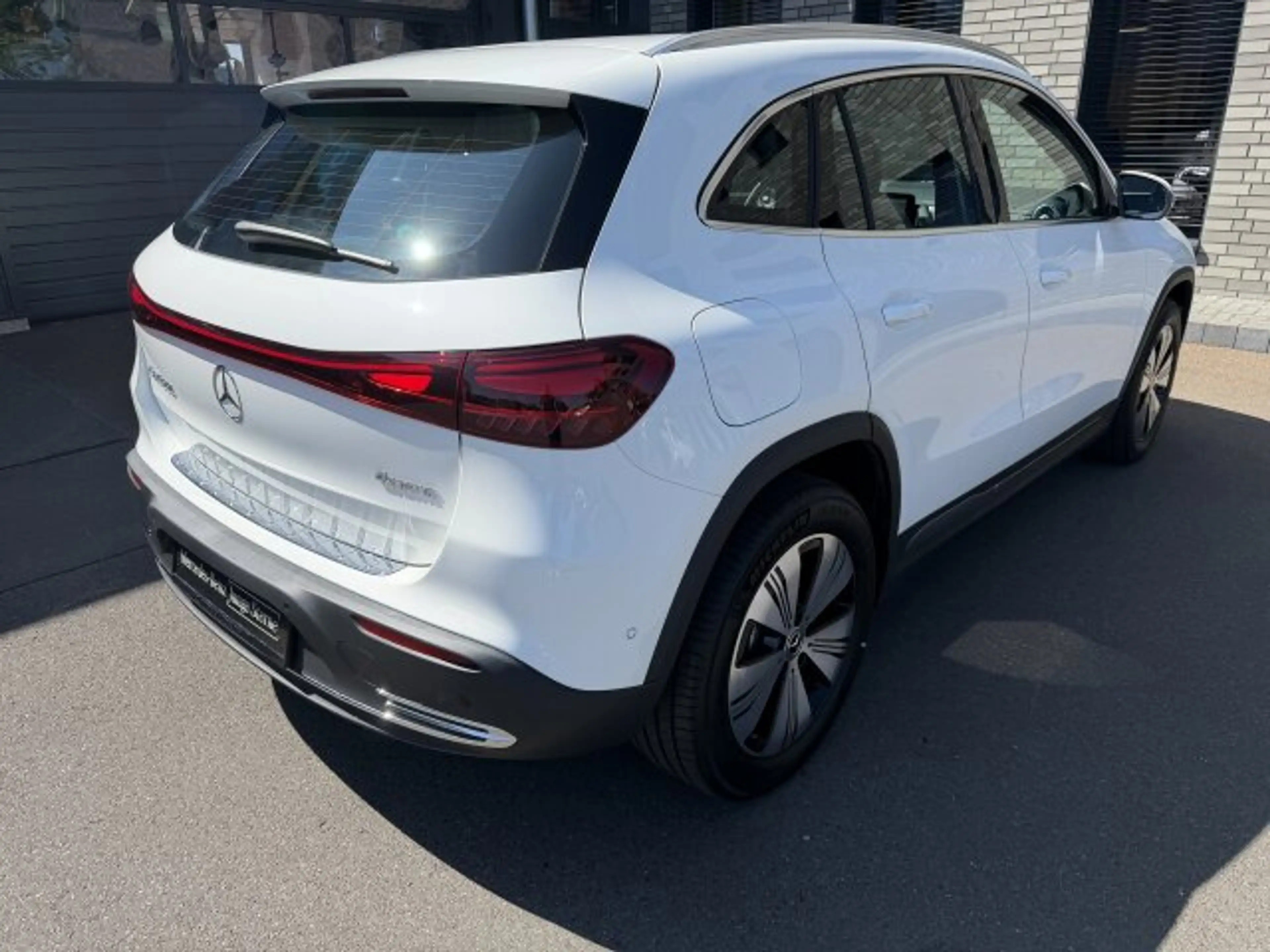 Mercedes-Benz EQA 300 EQA 300 4M Progressive Adv. LED Distronic Kamera — photo 5