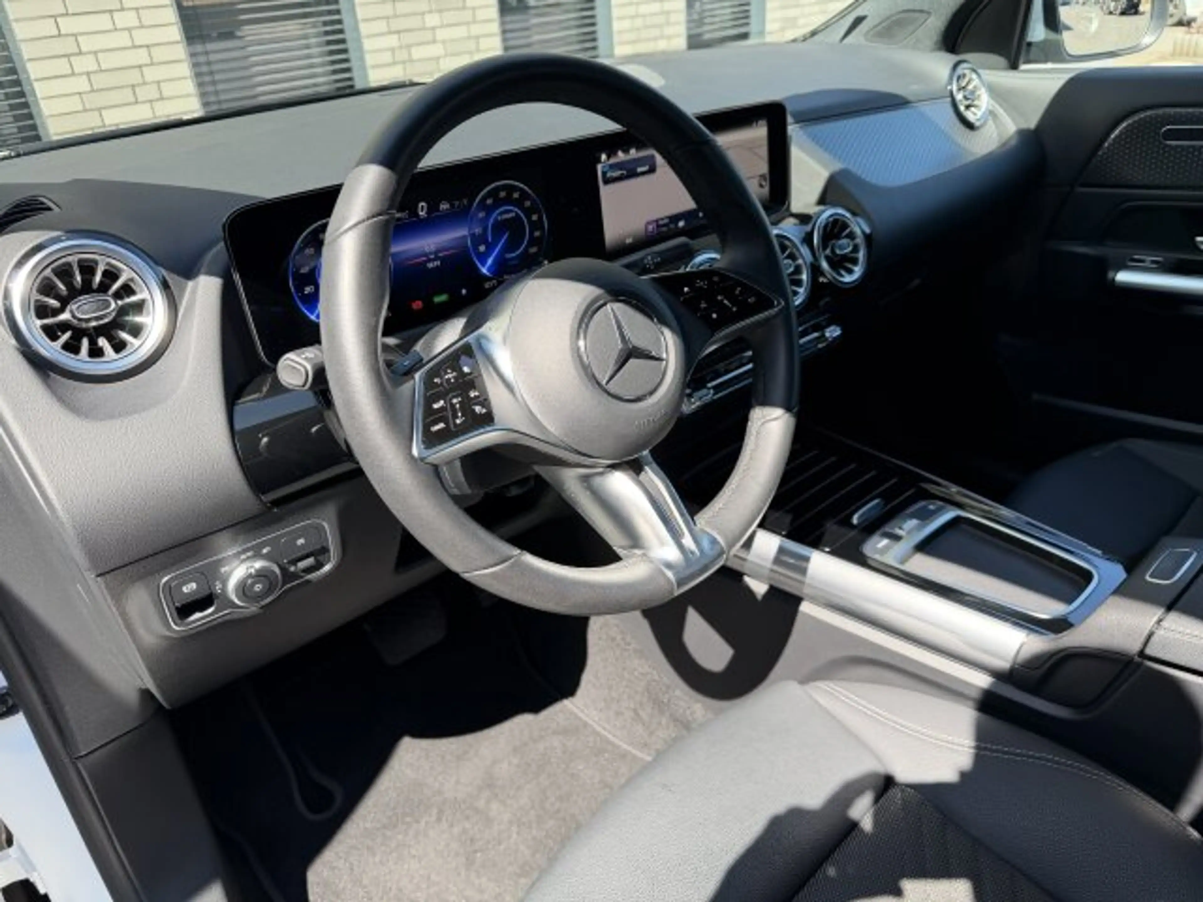 Mercedes-Benz EQA 300 EQA 300 4M Progressive Adv. LED Distronic Kamera — photo 18