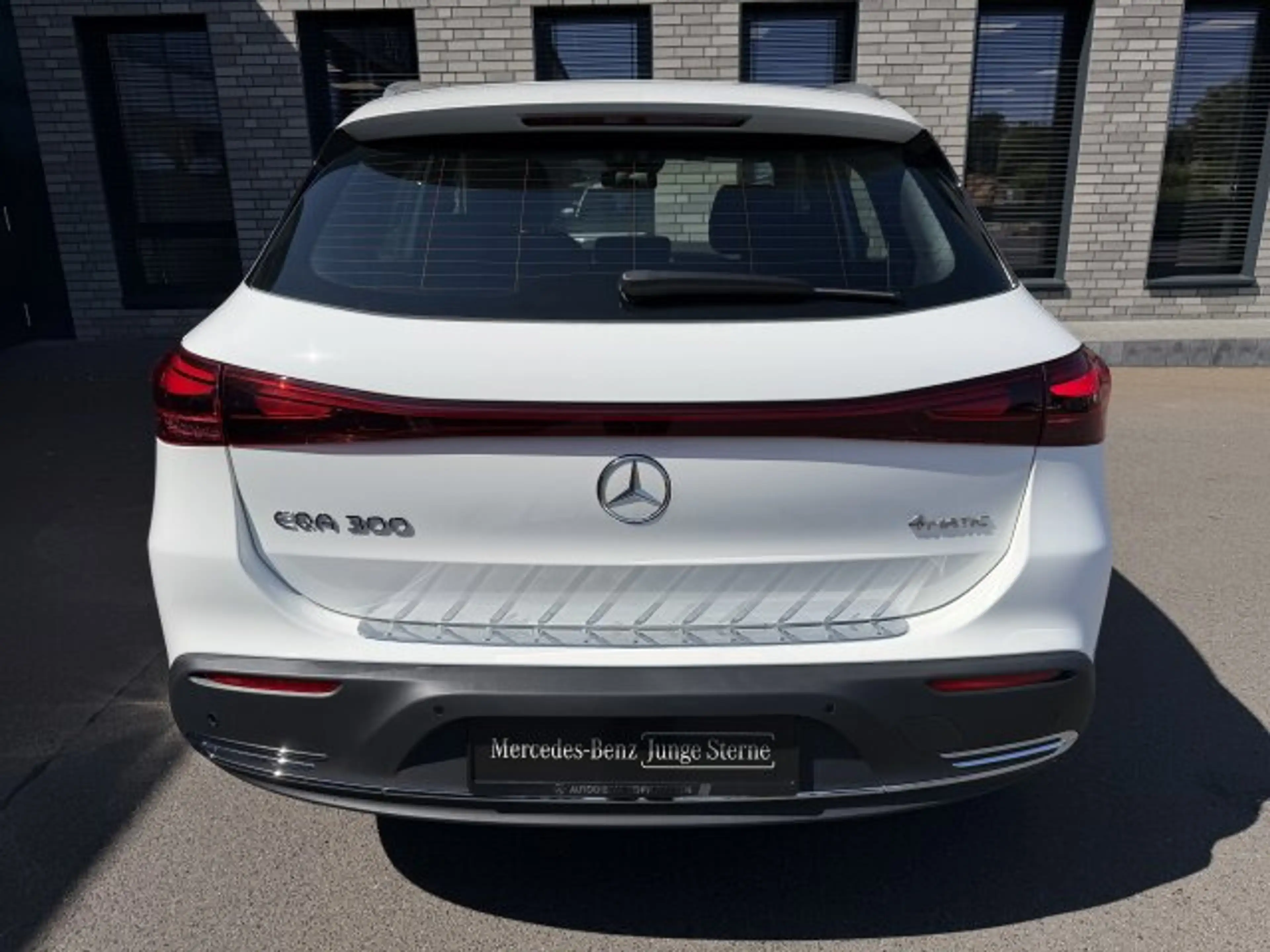 Mercedes-Benz EQA 300 EQA 300 4M Progressive Adv. LED Distronic Kamera — photo 7