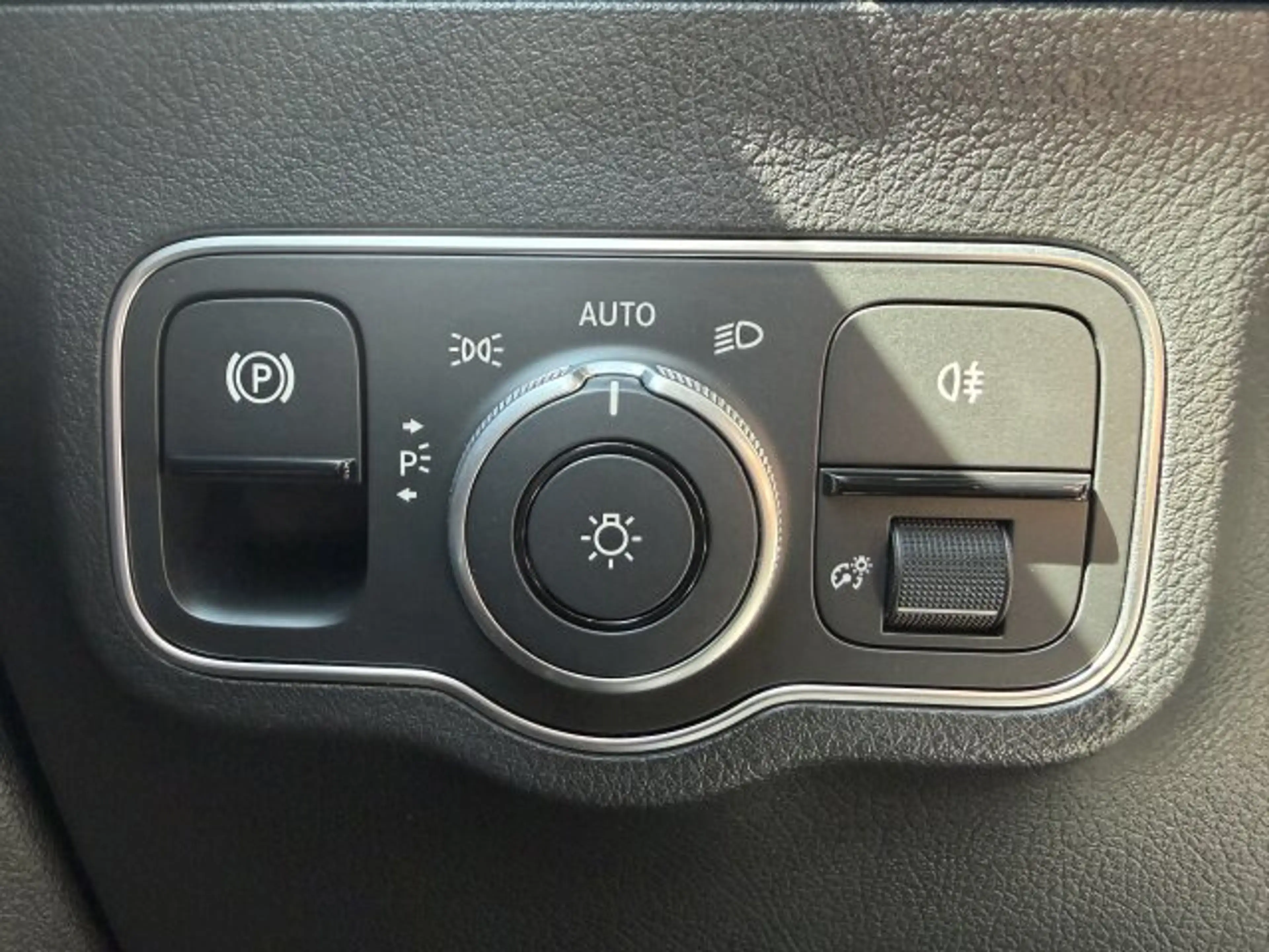 Mercedes-Benz EQA 300 EQA 300 4M Progressive Adv. LED Distronic Kamera — photo 12