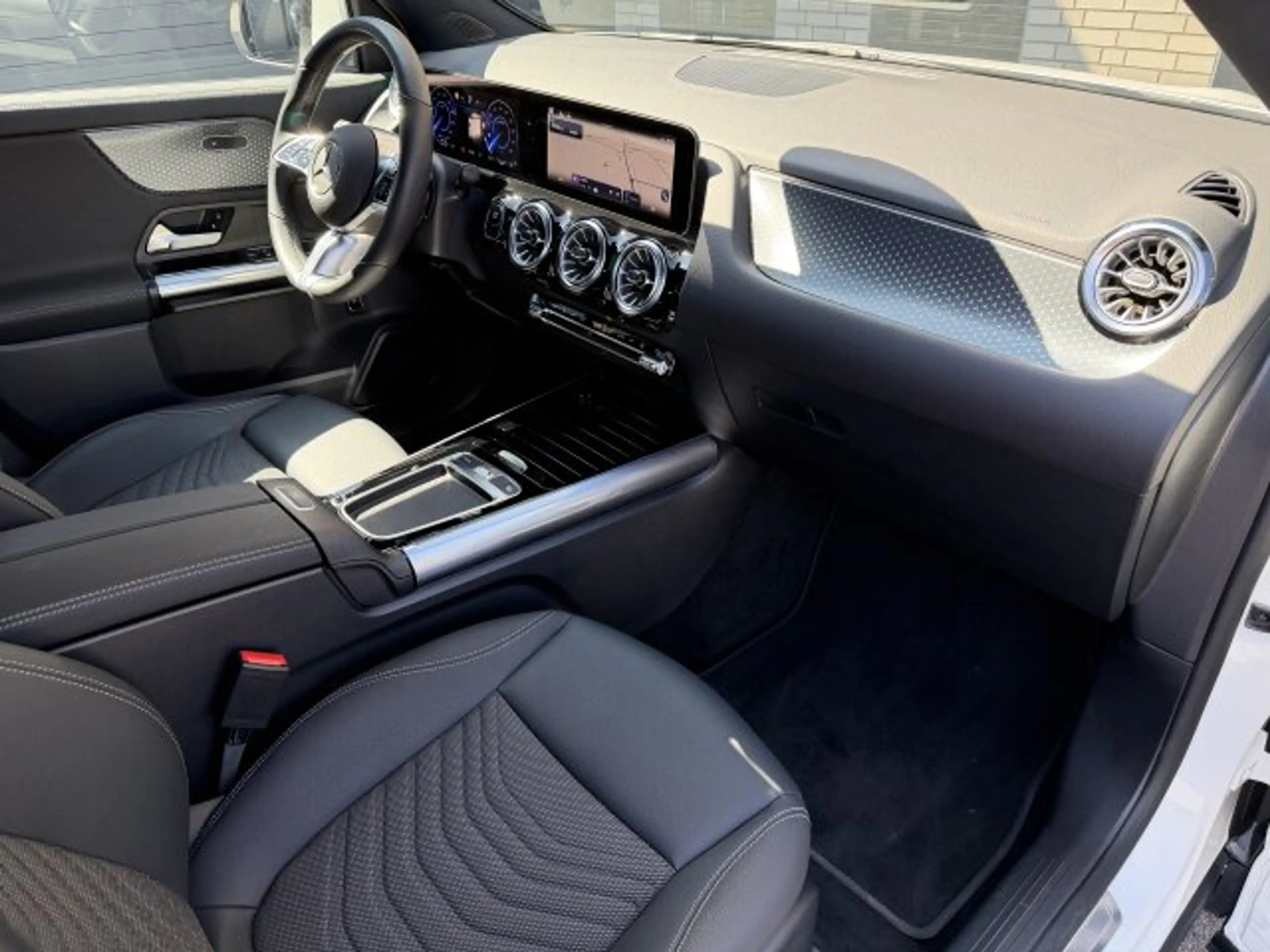Mercedes-Benz EQA 300 EQA 300 4M Progressive Adv. LED Distronic Kamera — photo 19