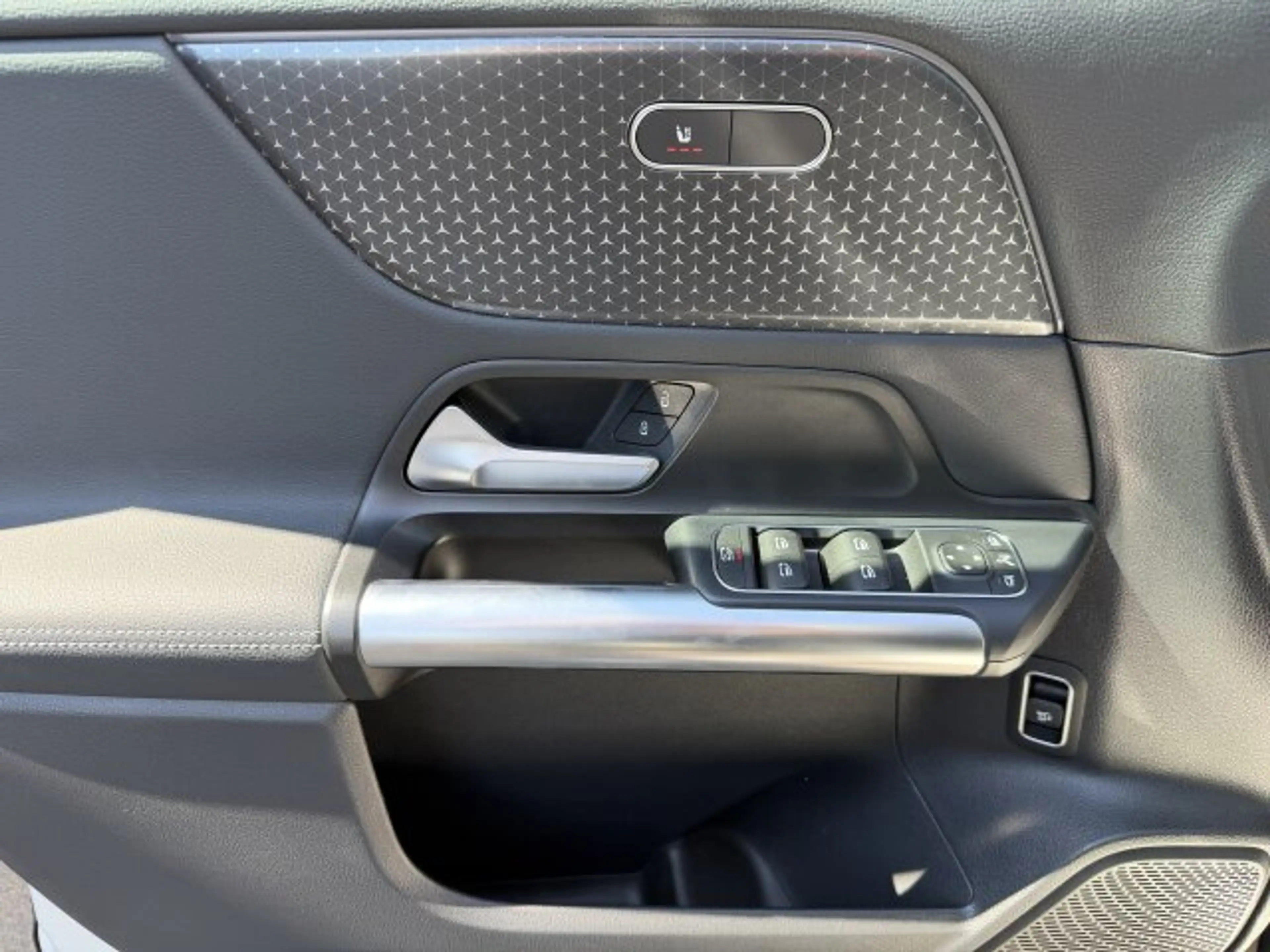 Mercedes-Benz EQA 300 EQA 300 4M Progressive Adv. LED Distronic Kamera — photo 17
