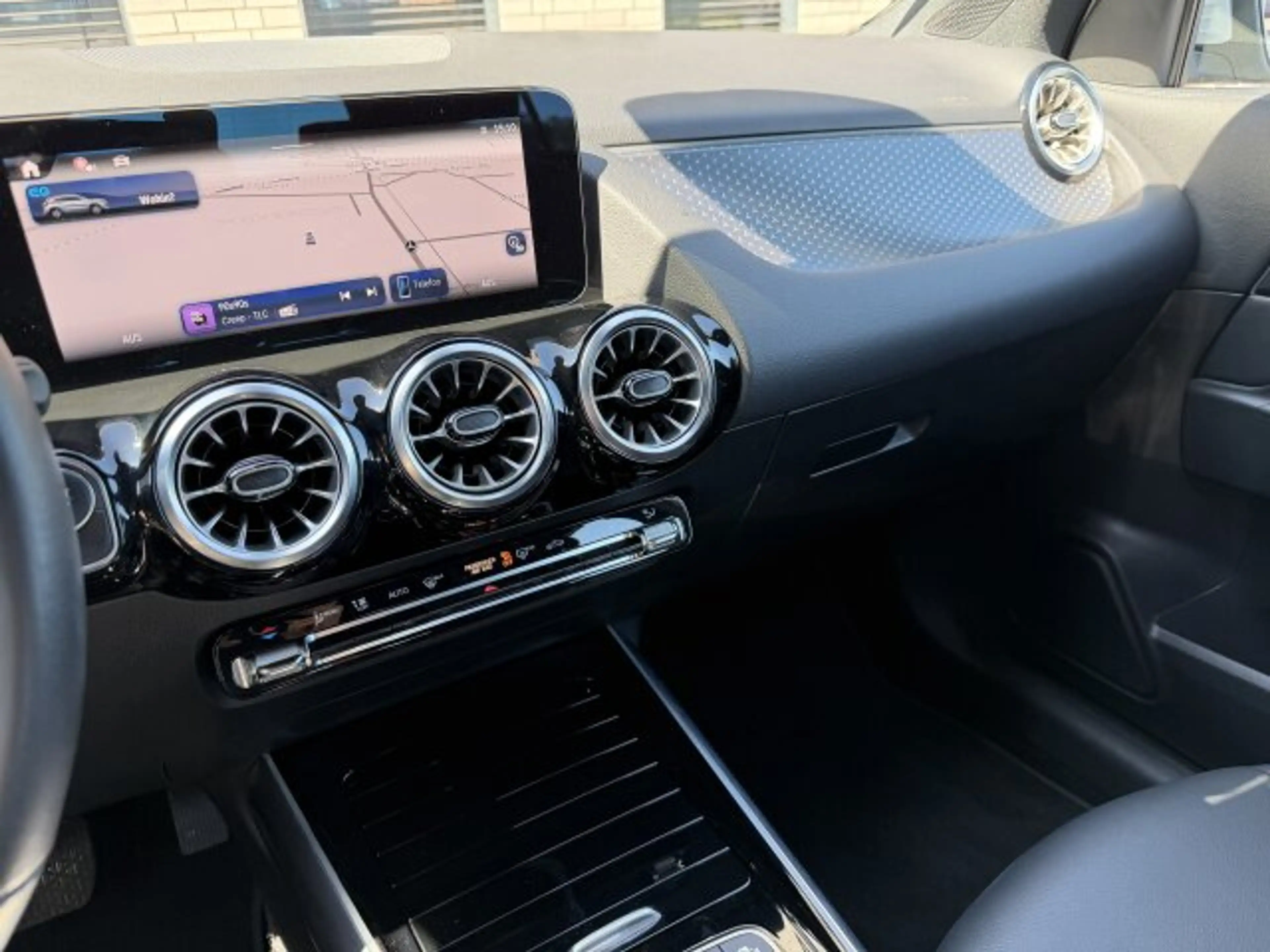 Mercedes-Benz EQA 300 EQA 300 4M Progressive Adv. LED Distronic Kamera — photo 13