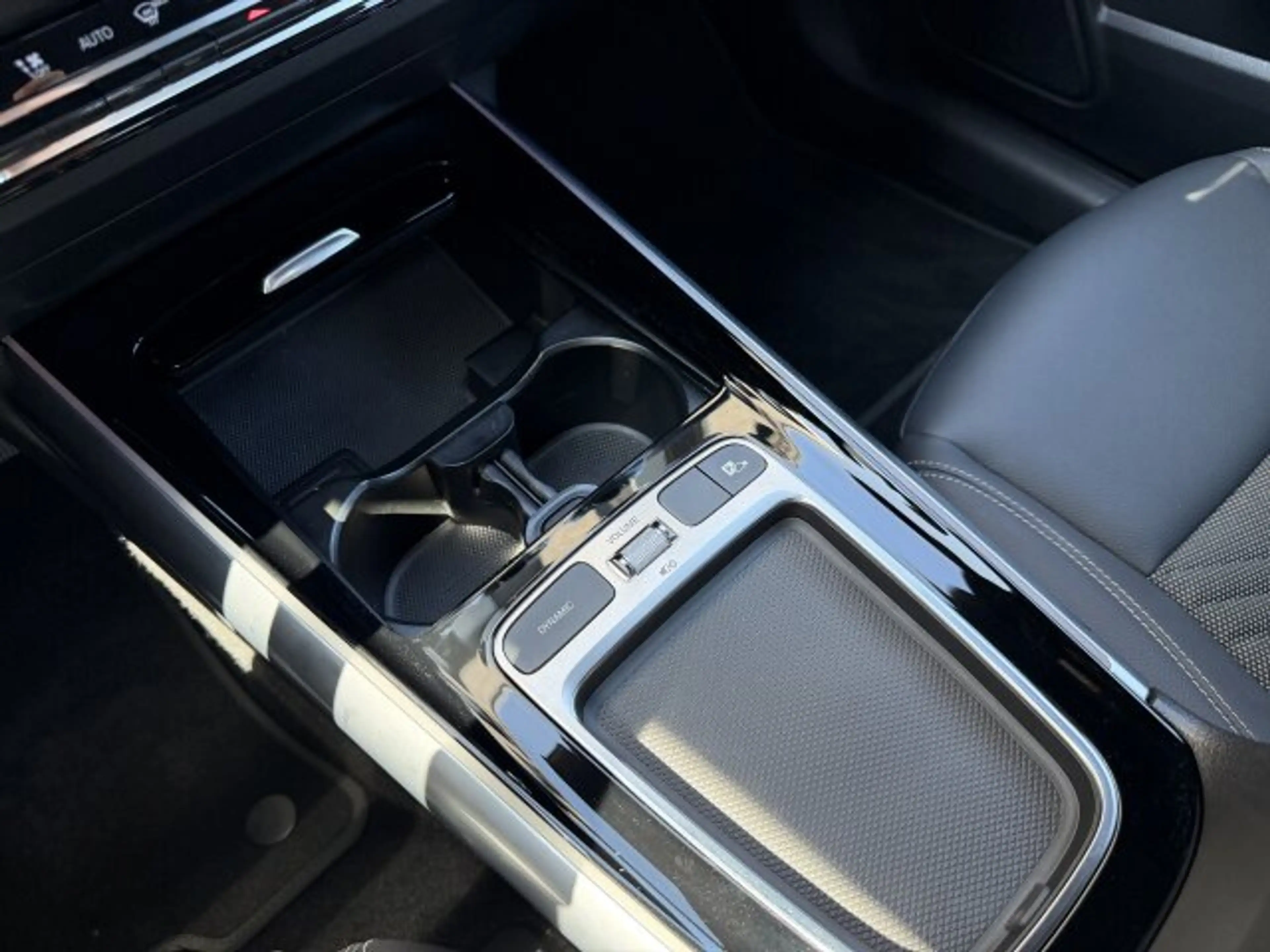 Mercedes-Benz EQA 300 EQA 300 4M Progressive Adv. LED Distronic Kamera — photo 14