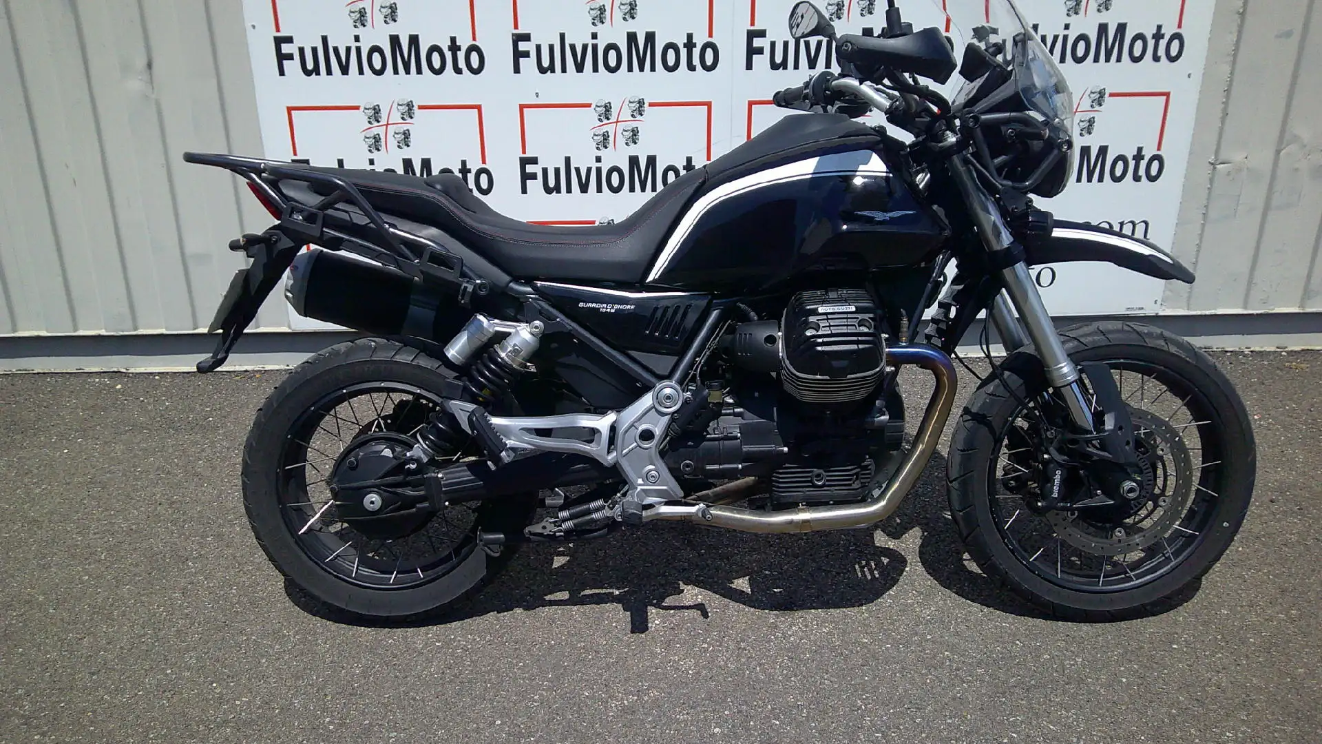 Moto Guzzi V 85 TT Noir - 2