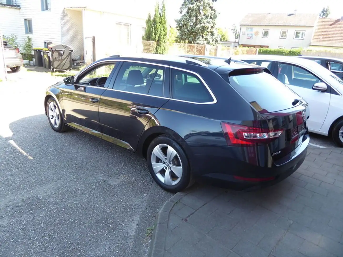 Skoda Superb Combi 2,0 TDI DSG *LED*SHZ*ACC* Schwarz - 2
