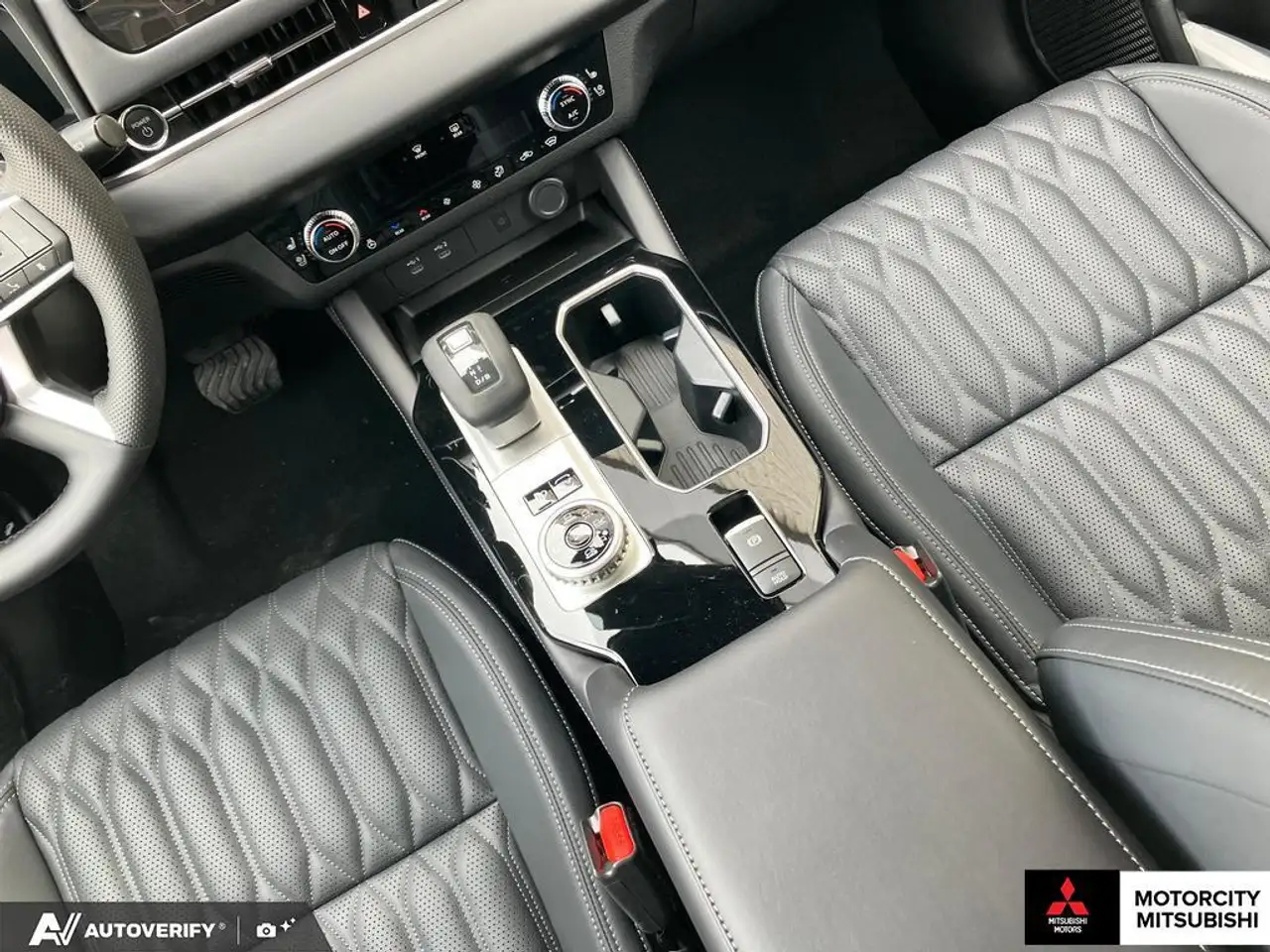 Mitsubishi Outlander снимка Mitsubishi Outlander