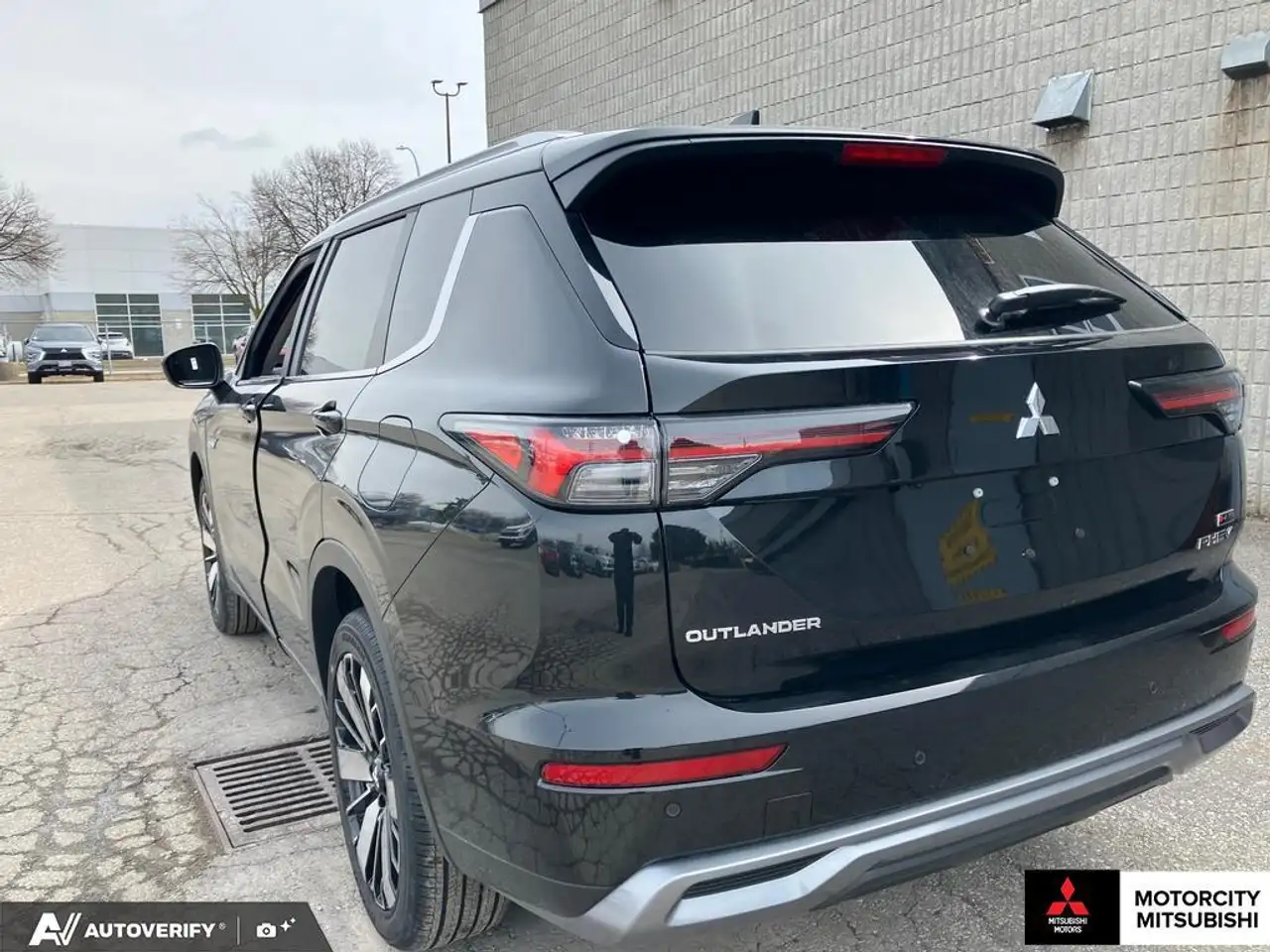 Mitsubishi Outlander снимка Mitsubishi Outlander