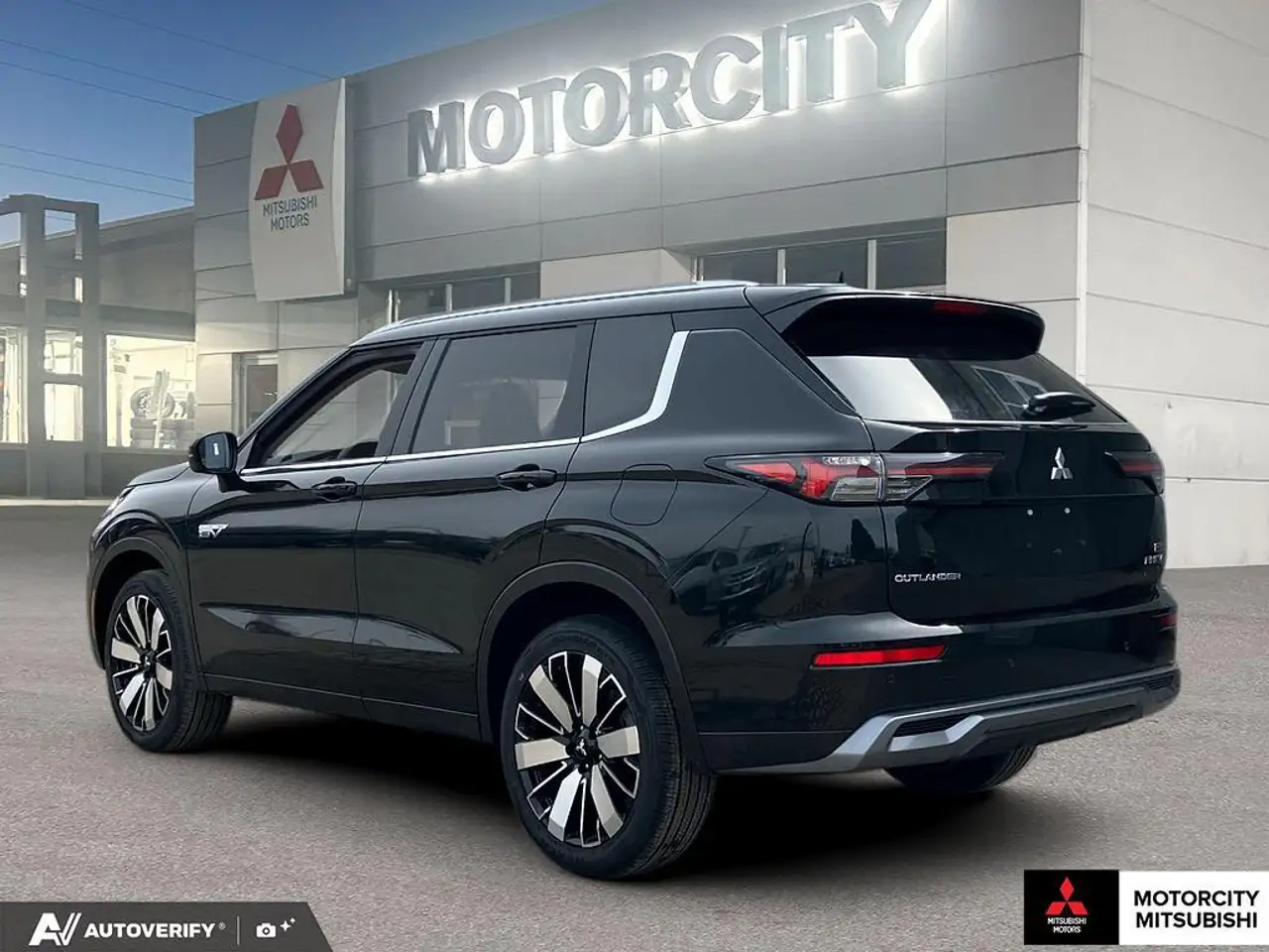 Mitsubishi Outlander снимка Mitsubishi Outlander