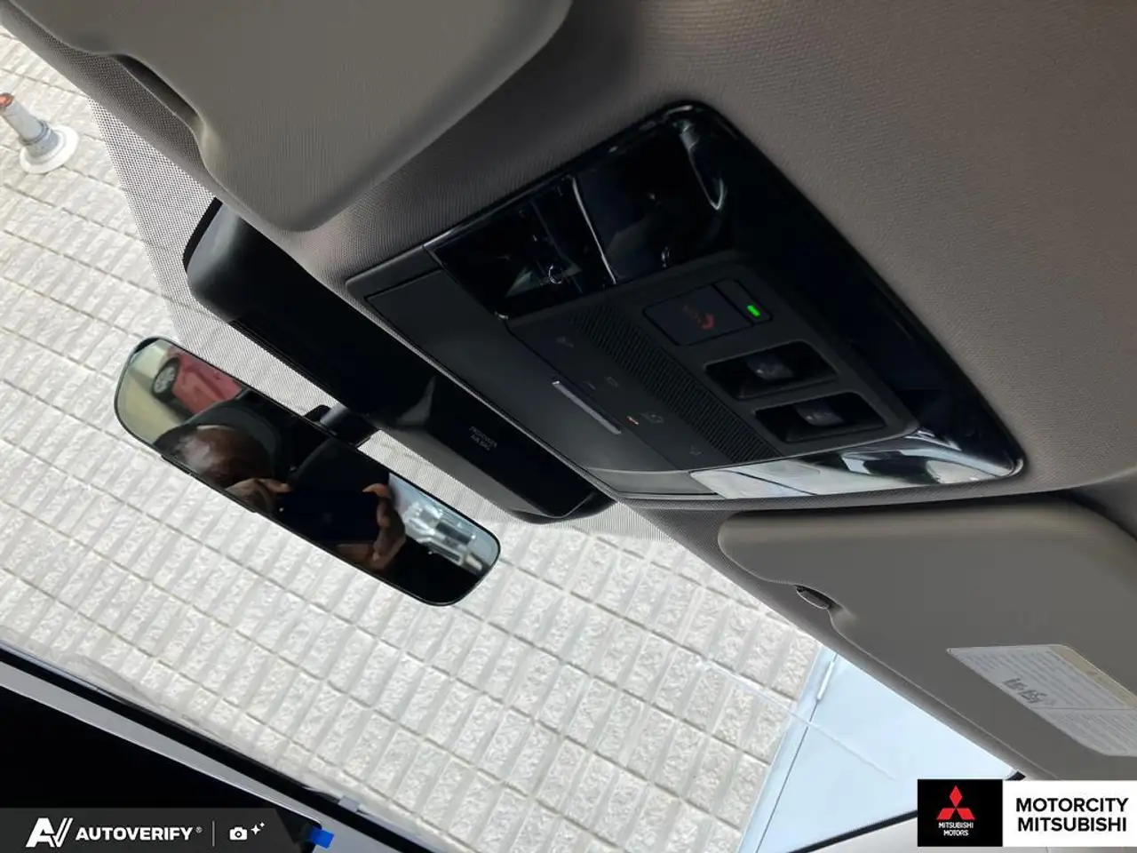 Mitsubishi Outlander снимка Mitsubishi Outlander