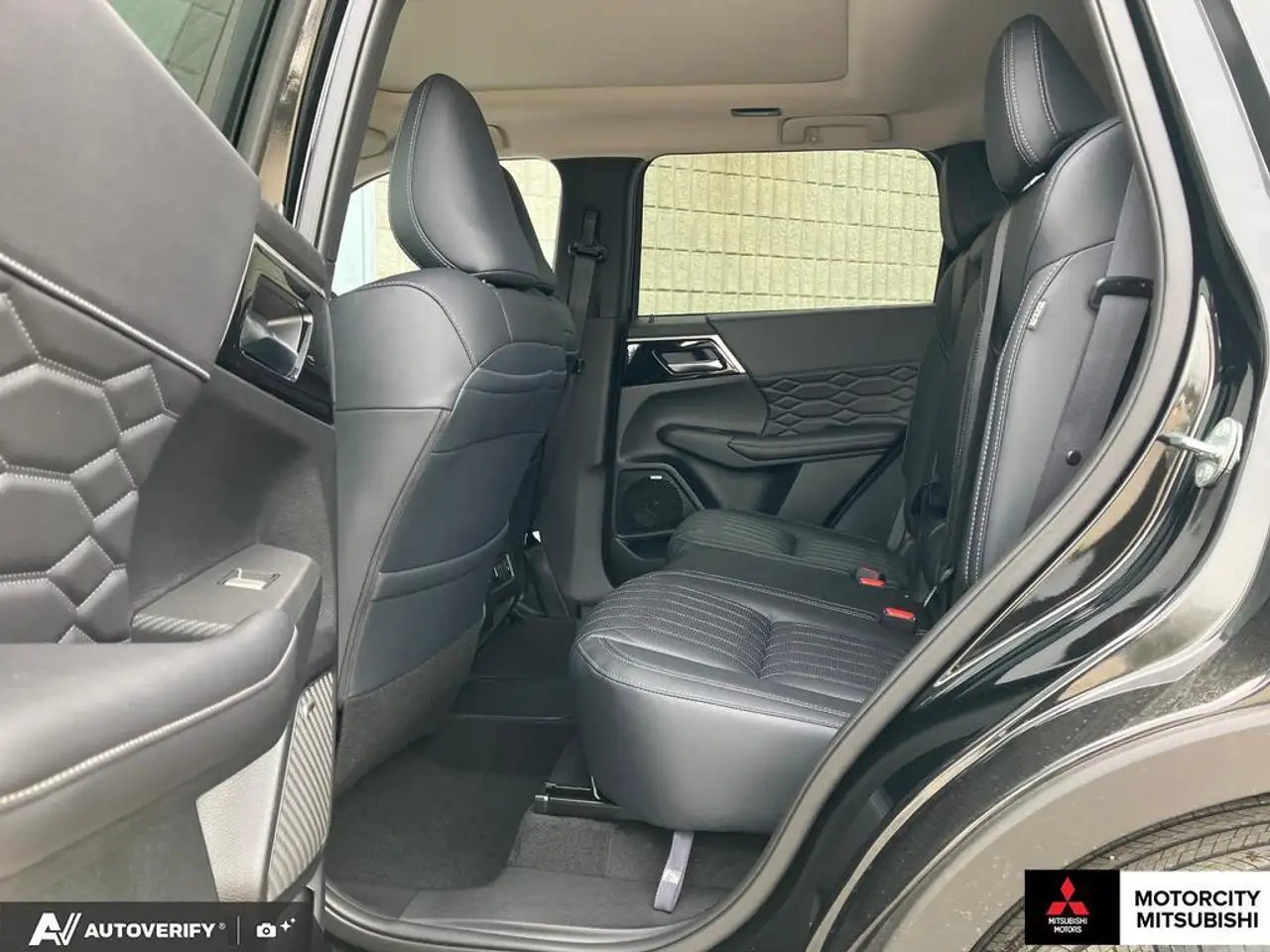 Mitsubishi Outlander снимка Mitsubishi Outlander