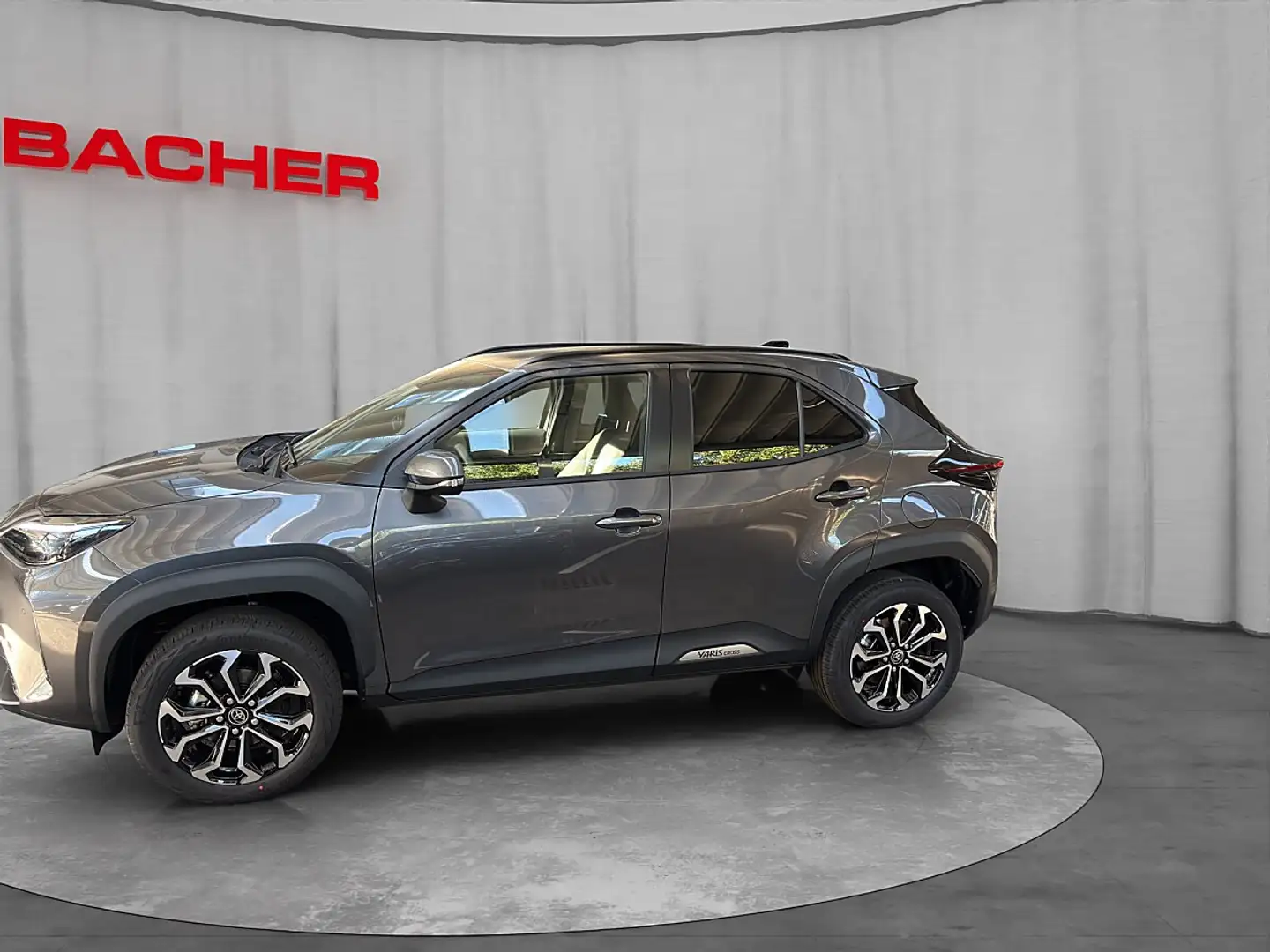 Toyota Yaris Cross 1,5 VVT-i Hybrid Active Drive Aut. Grau - 2