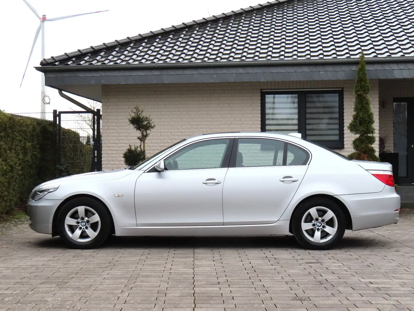 BMW 520 i *Aut. / Navi / Schiebedach* Silber - 2