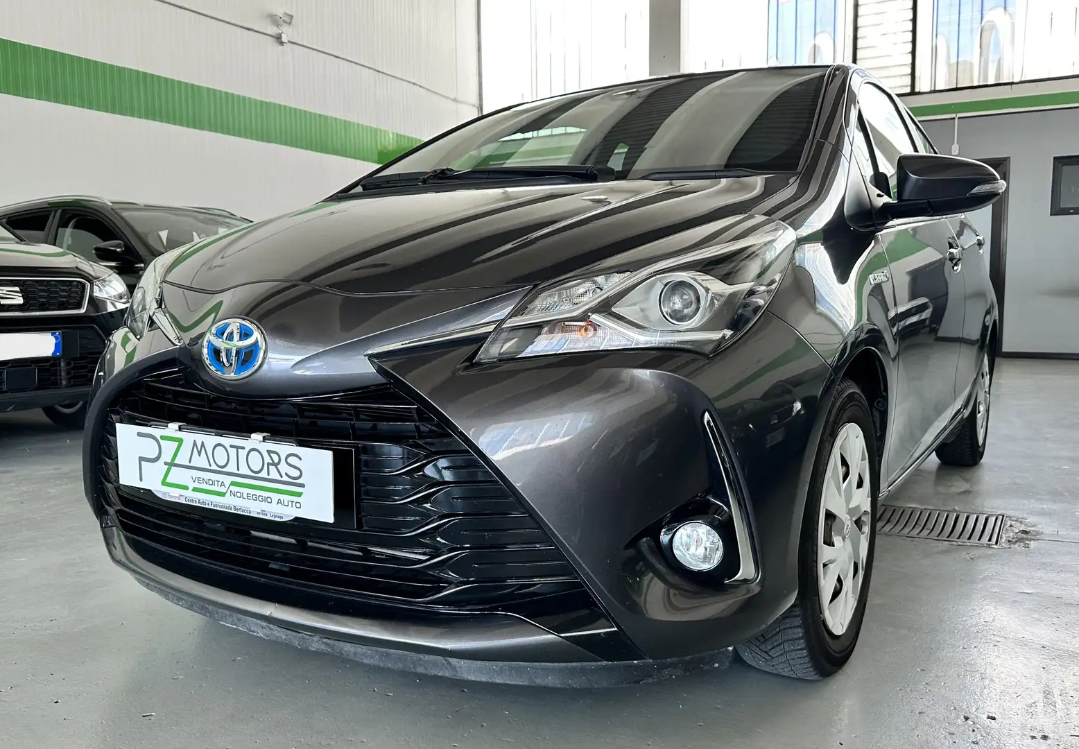 Toyota Yaris Yaris III 5p 1.5h Active - PROMO FINANZIAMENTO Grigio - 1