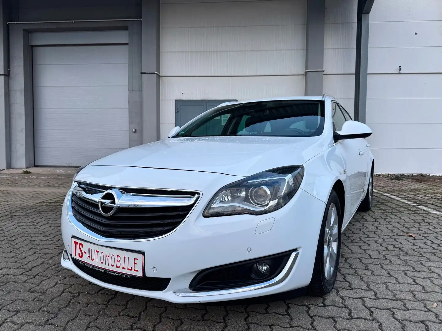 Opel Insignia A Sports Tourer Innovation*CAM*NAVI*SHA Weiß - 1