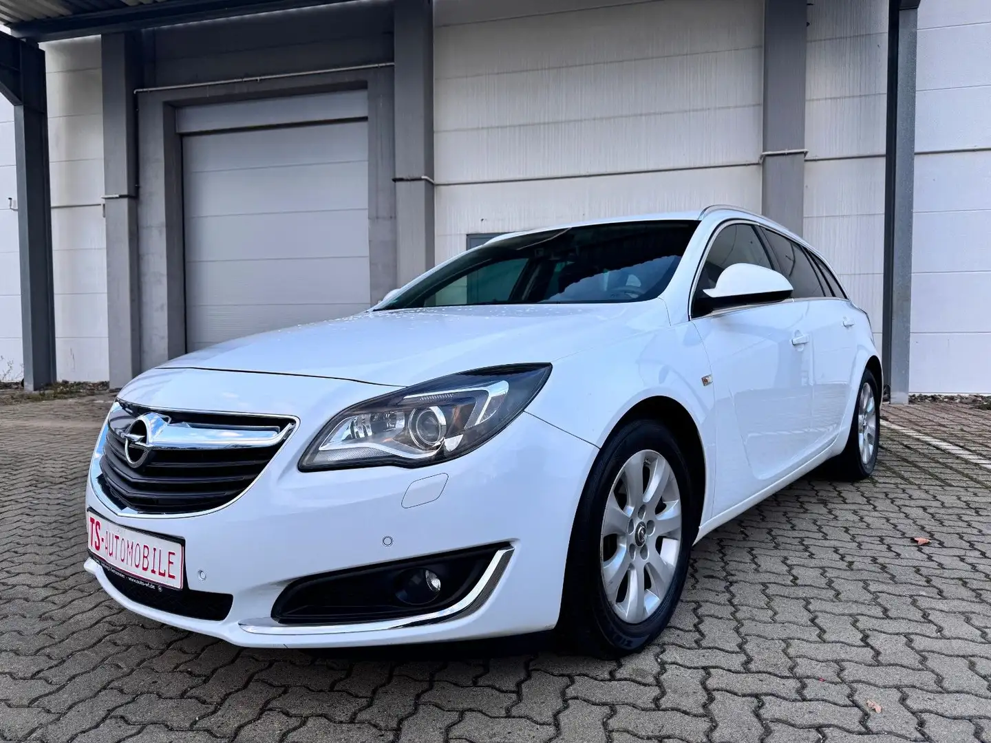Opel Insignia A Sports Tourer Innovation*CAM*NAVI*SHA Weiß - 2