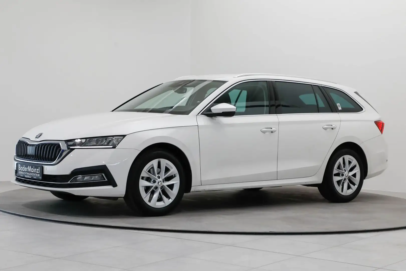 Skoda Octavia Combi 2.0 TDI Style AHK Navi HUD ACC SHZ Weiß - 2