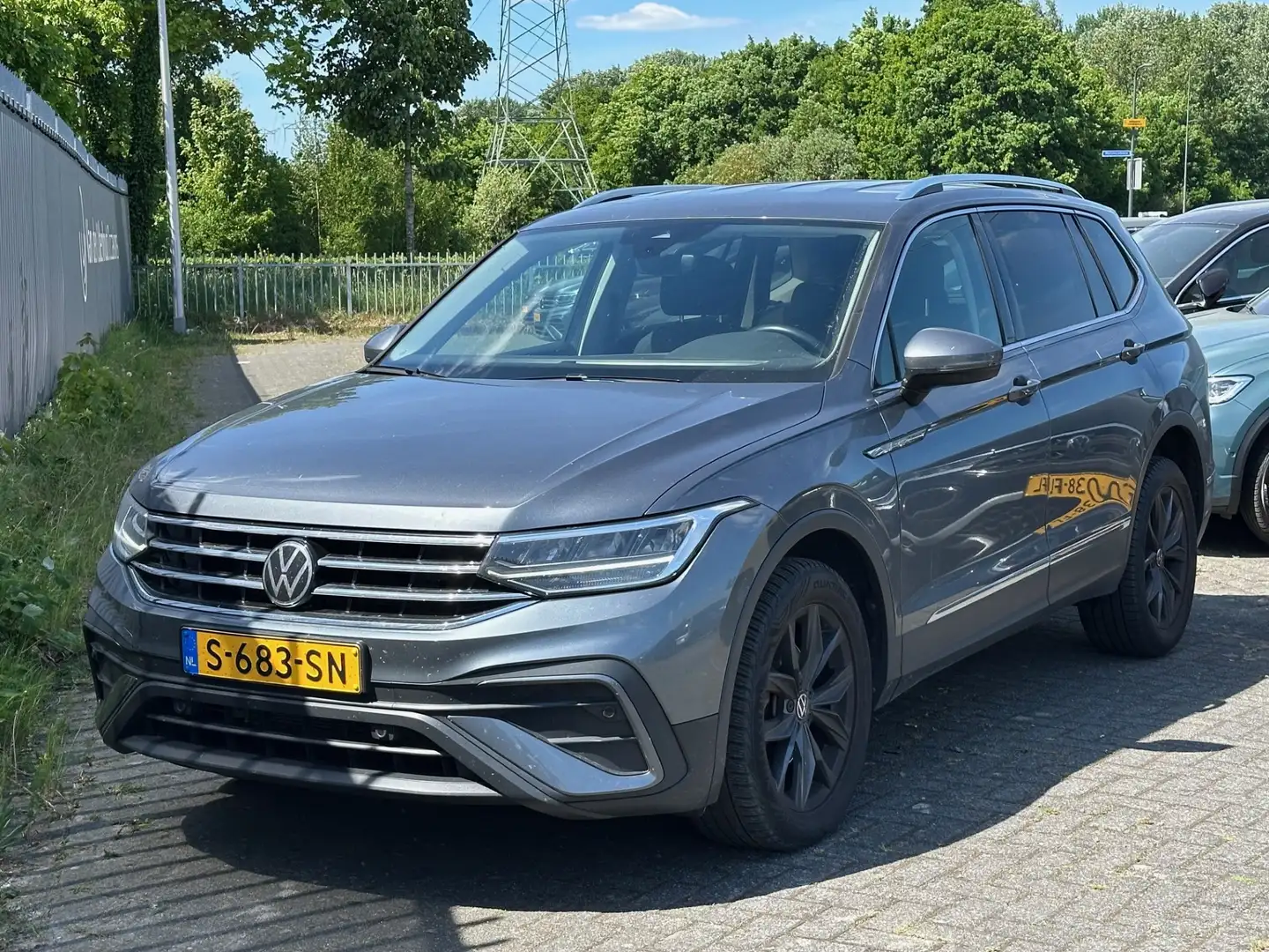 Volkswagen Tiguan Allspace 1.5 TSI 150pk DSG Life Business 7p. Grijs - 2