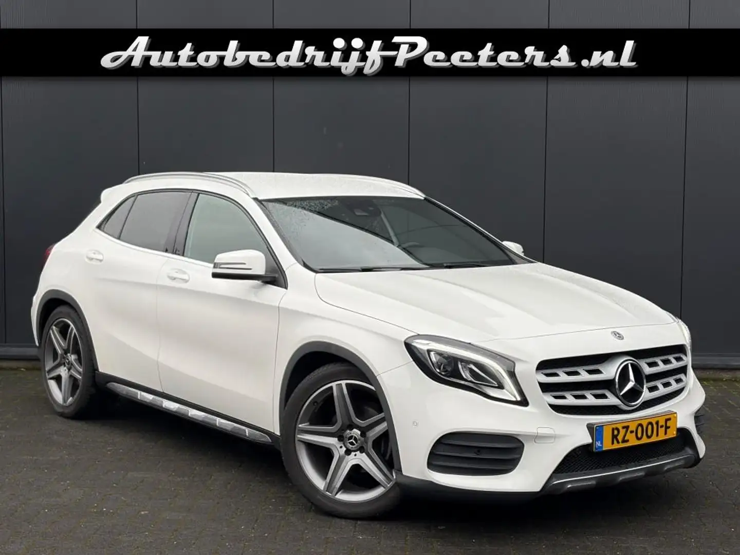 Mercedes-Benz GLA 180 GLA 180 AMG Line LED Leder Navi Cruise e.Trekhaak Blanc - 1