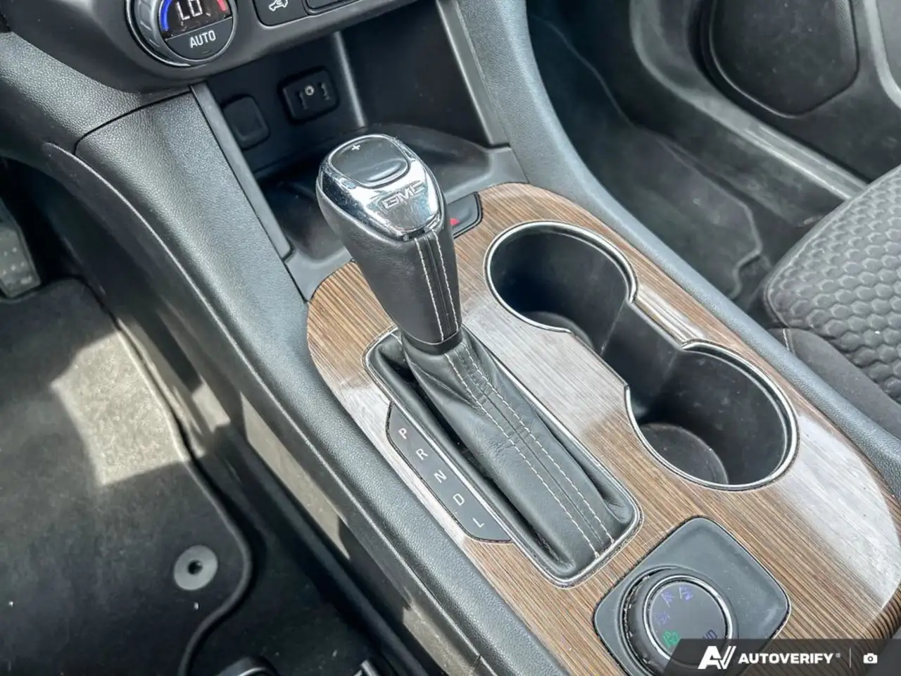 GMC Acadia снимка GMC Acadia