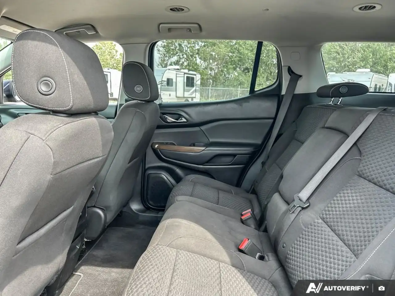 GMC Acadia снимка GMC Acadia