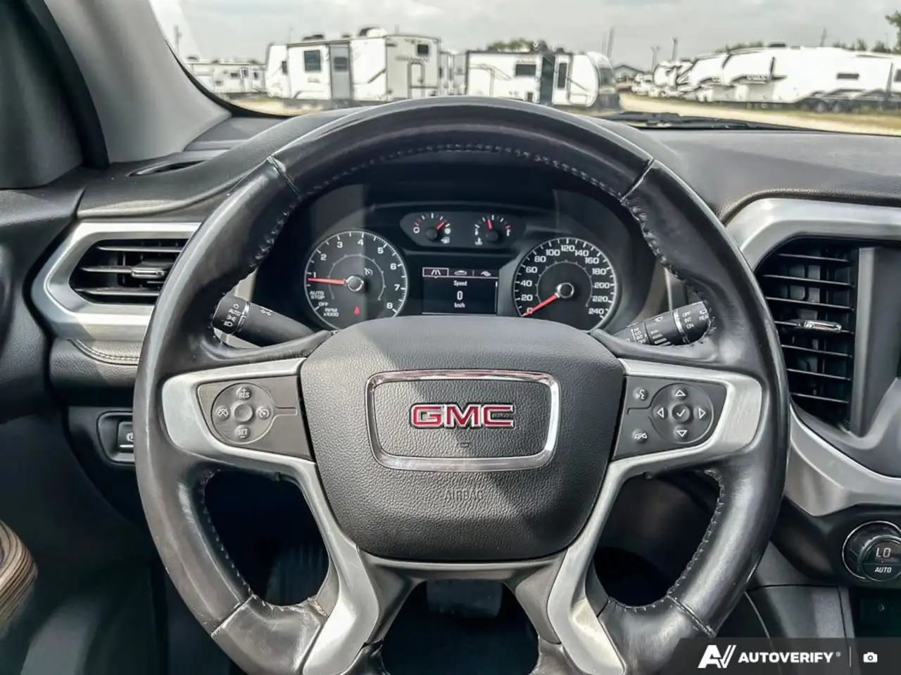 GMC Acadia снимка GMC Acadia