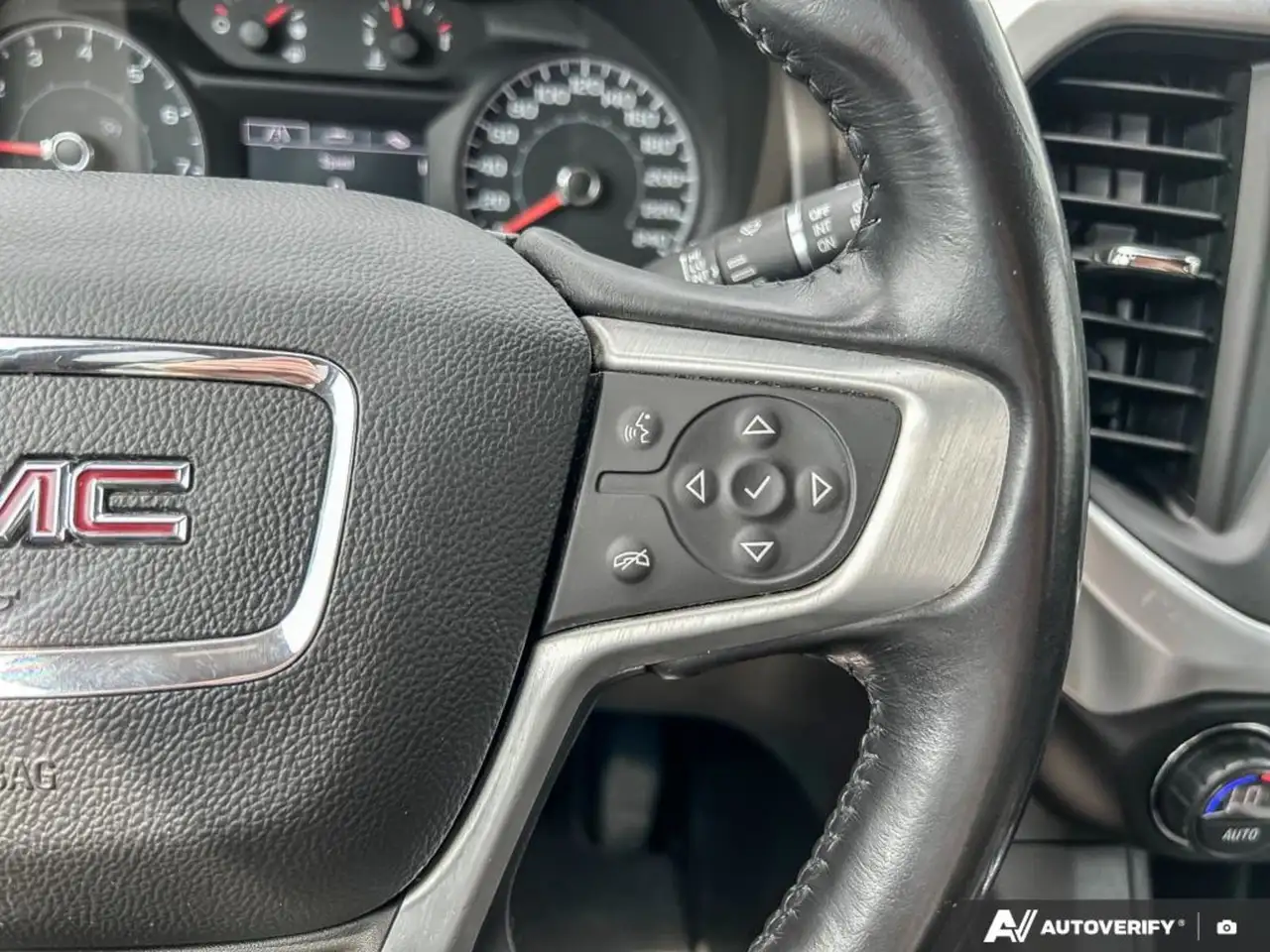 GMC Acadia снимка GMC Acadia