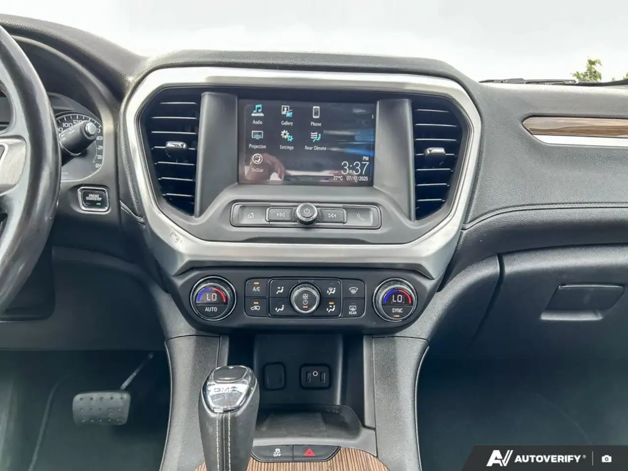 GMC Acadia снимка GMC Acadia