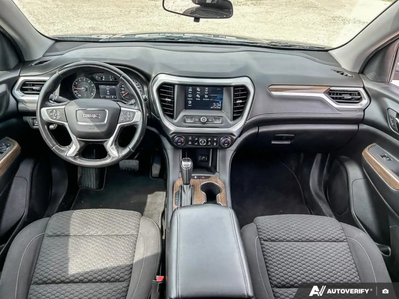 GMC Acadia снимка GMC Acadia