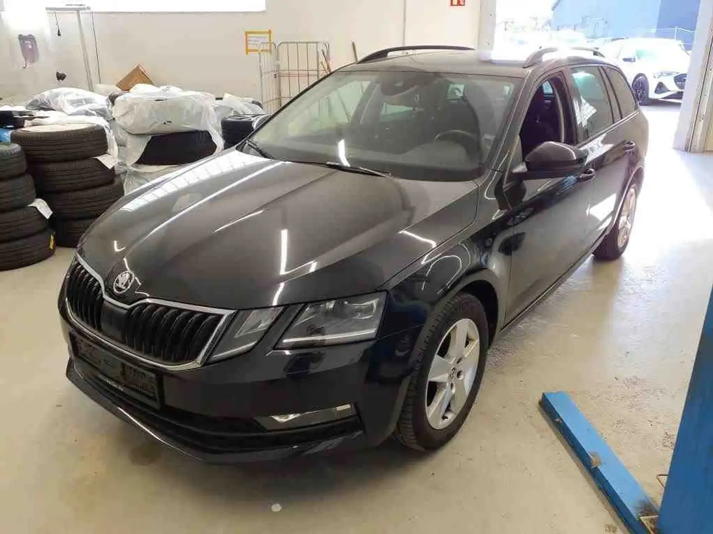 Skoda Octavia III Combi 2.0 TDI DSG TOUR *LED *ACC *LM *NAVI *S Schwarz - 2