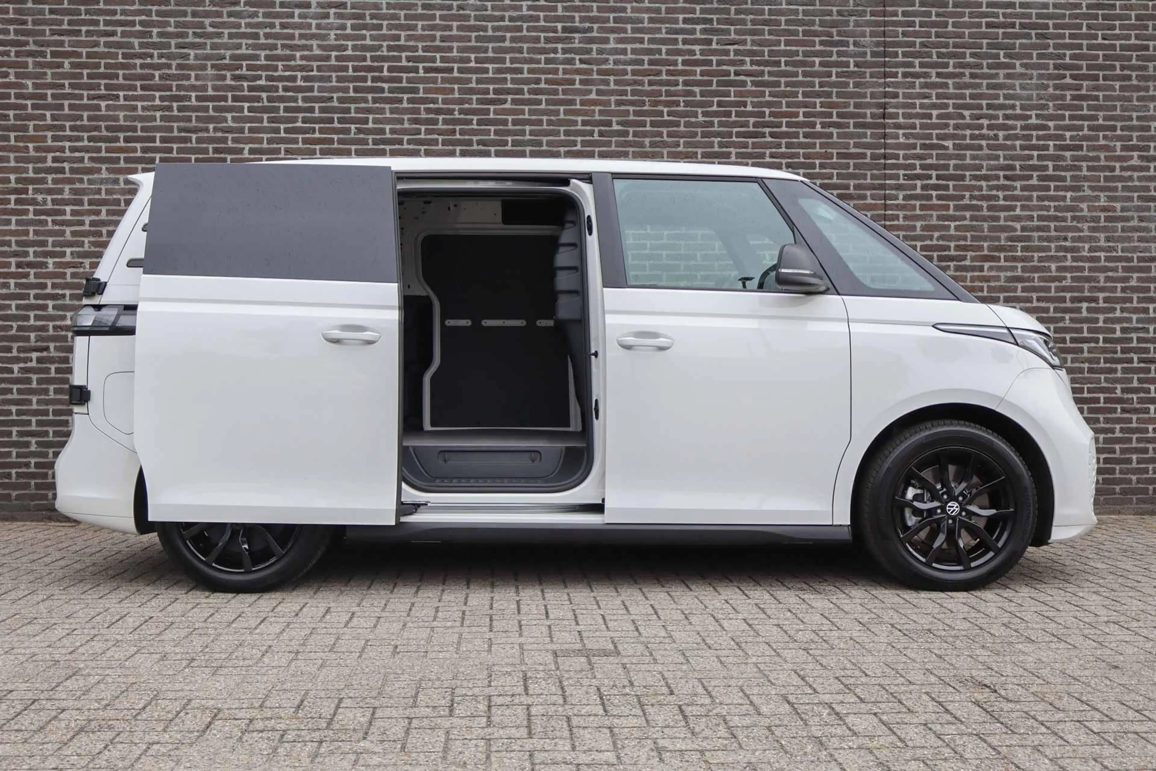 Volkswagen ID. Buzz Cargo 286pk Economy Business 79 kWh | SoH 99% | Trekhaak — photo 4