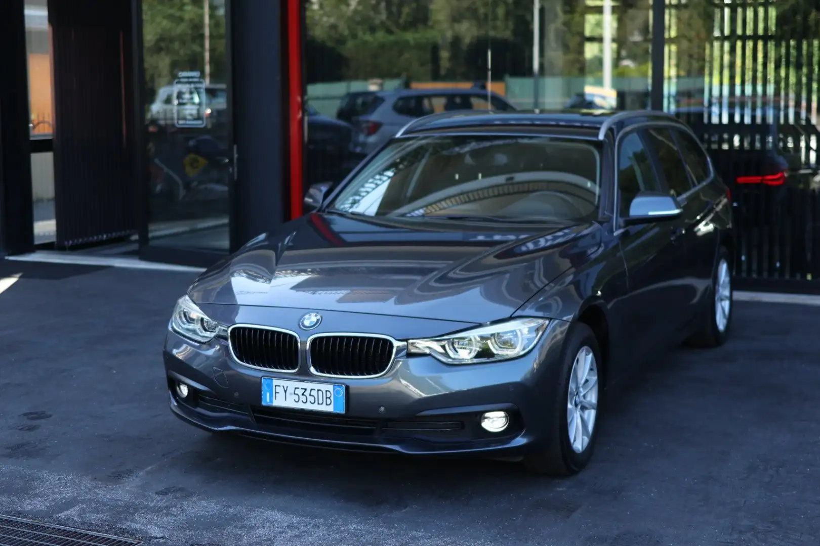 BMW 320 Serie 3 F31 2015 Touring 320dxdrive Business Adv Grigio - 2