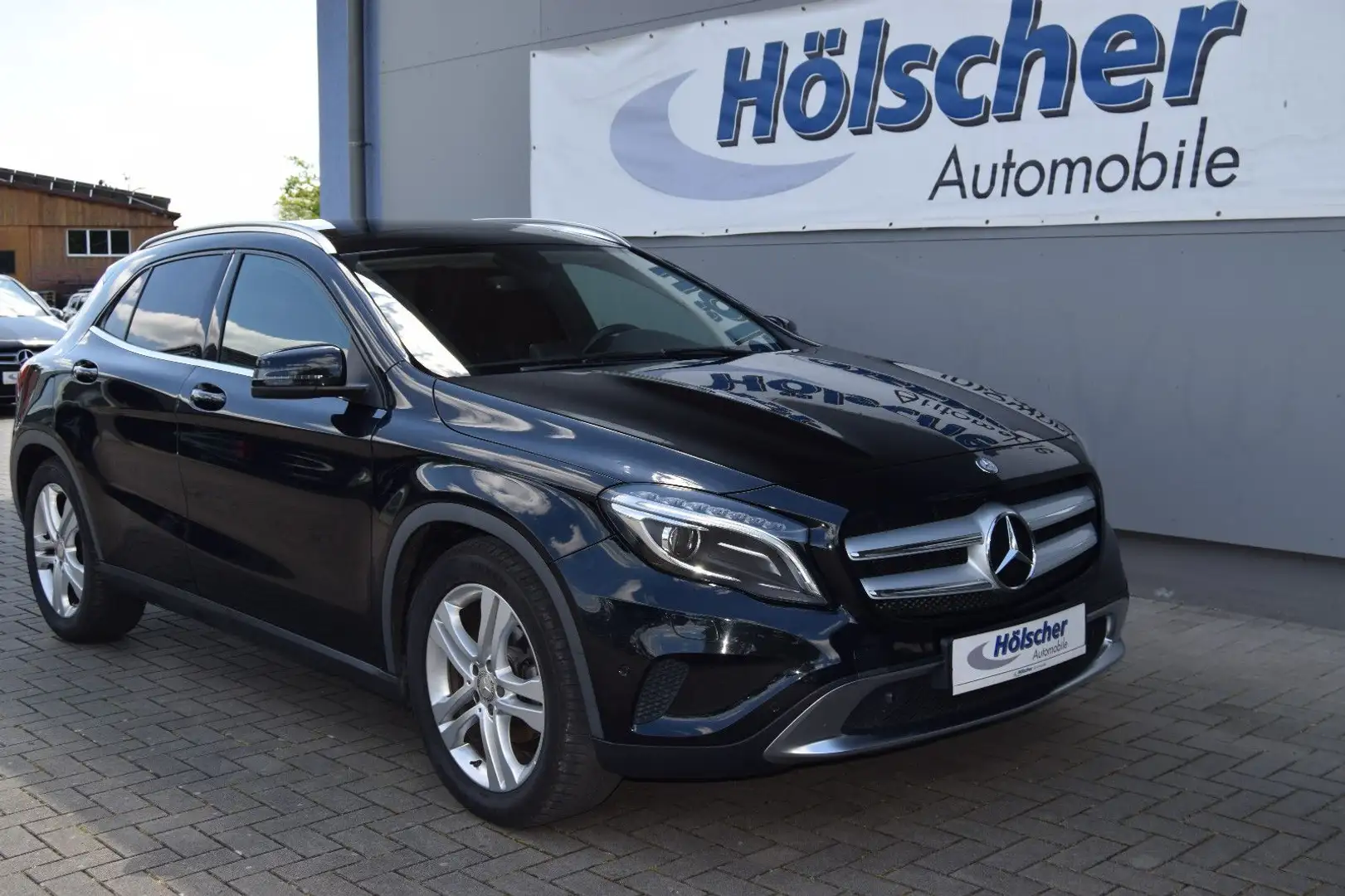 Mercedes-Benz GLA 220 !AUTOM!Panoram.Xenon,Navi,Parks,V&H,Sitzh Black - 1