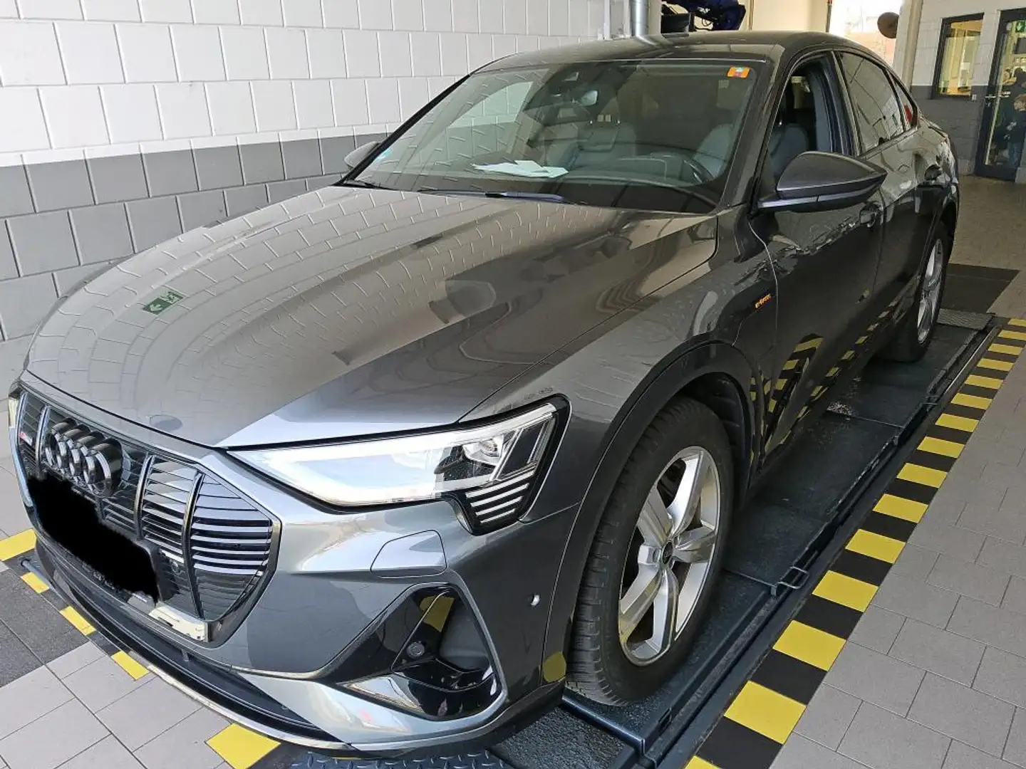 Audi e-tron SPORTBACK 55 2x S LINE 20Z/KEYLESS/VC/KAM Grau - 1