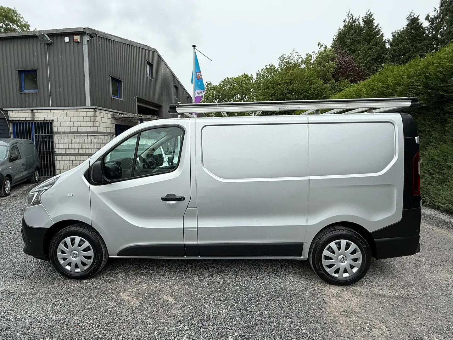 Renault Trafic 2.0 dCi 29 L1H1 - UTILITAIRE - TVA DEDUCTIBLE - Gris - 2