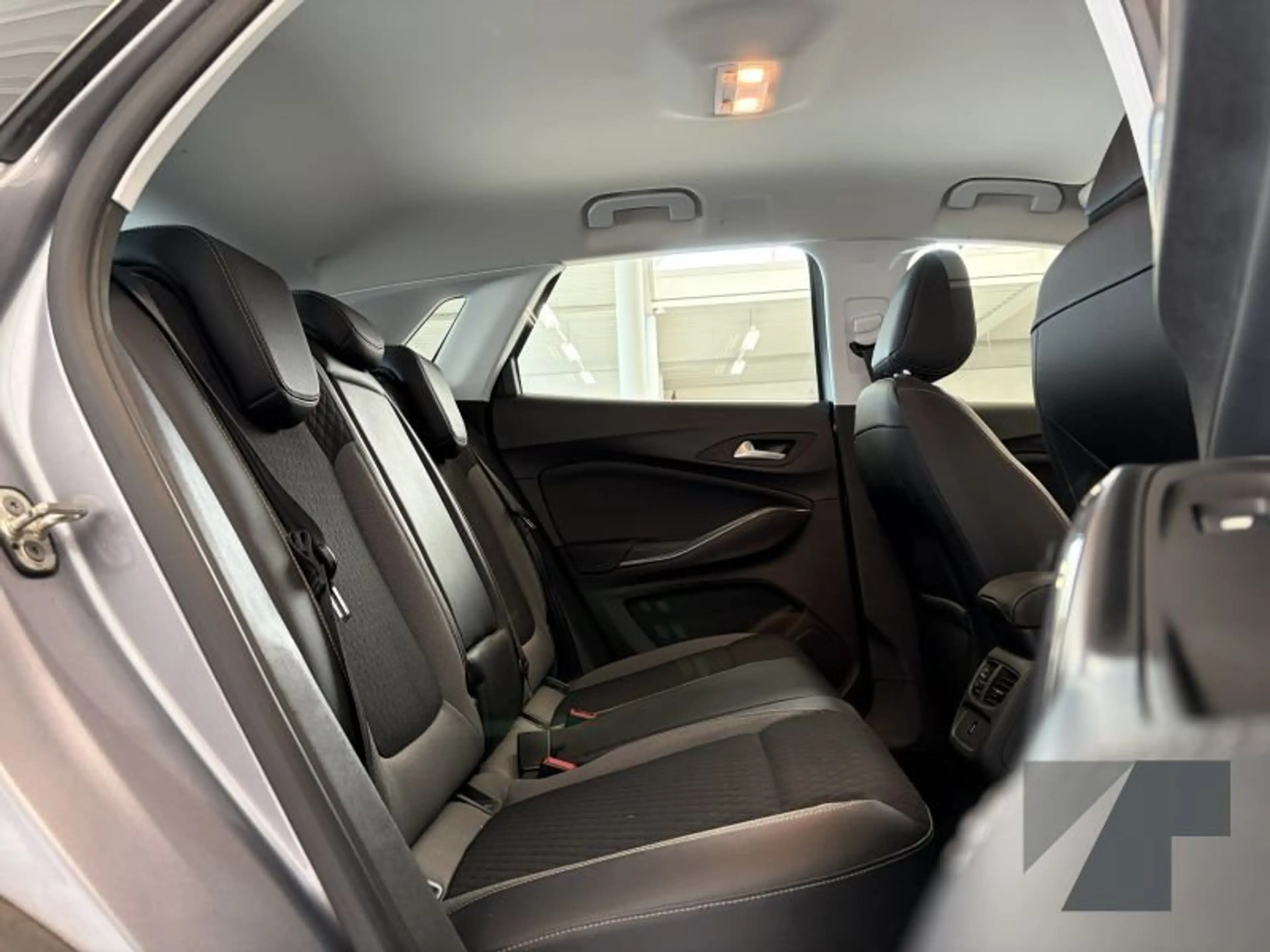Opel Grandland X Innovation — photo 13