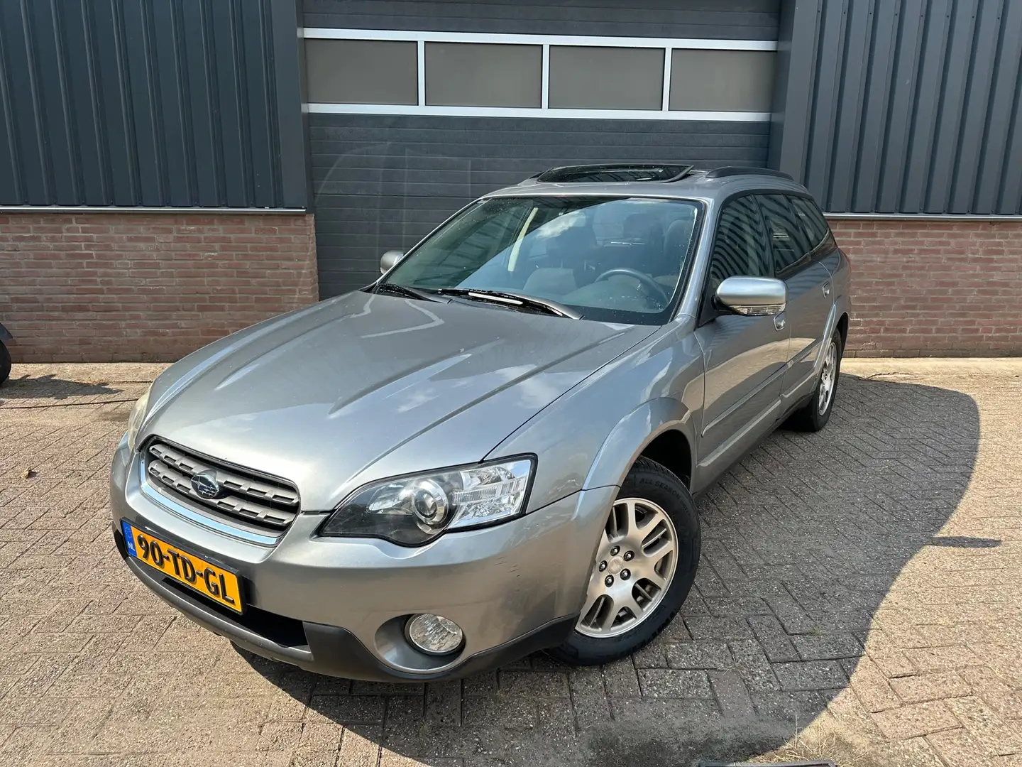 Subaru OUTBACK 2.5i Comfort Schuifdak / All-season /Trekhaak Grijs - 1