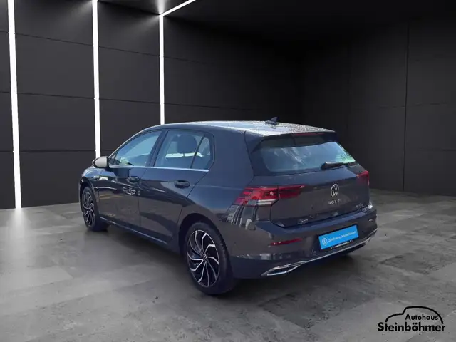 Volkswagen Golf view 4