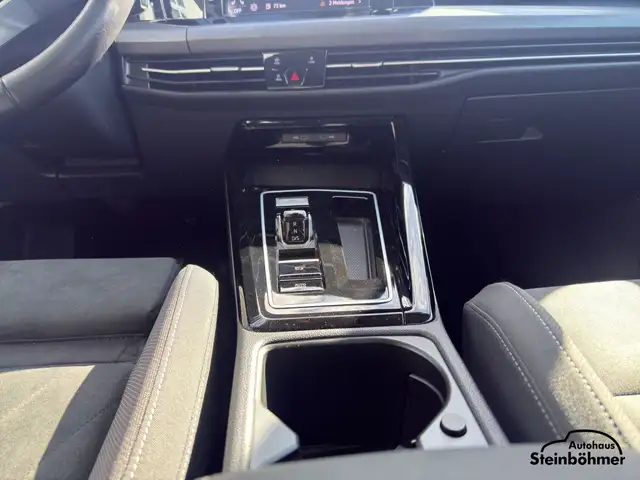 Volkswagen Golf view 20