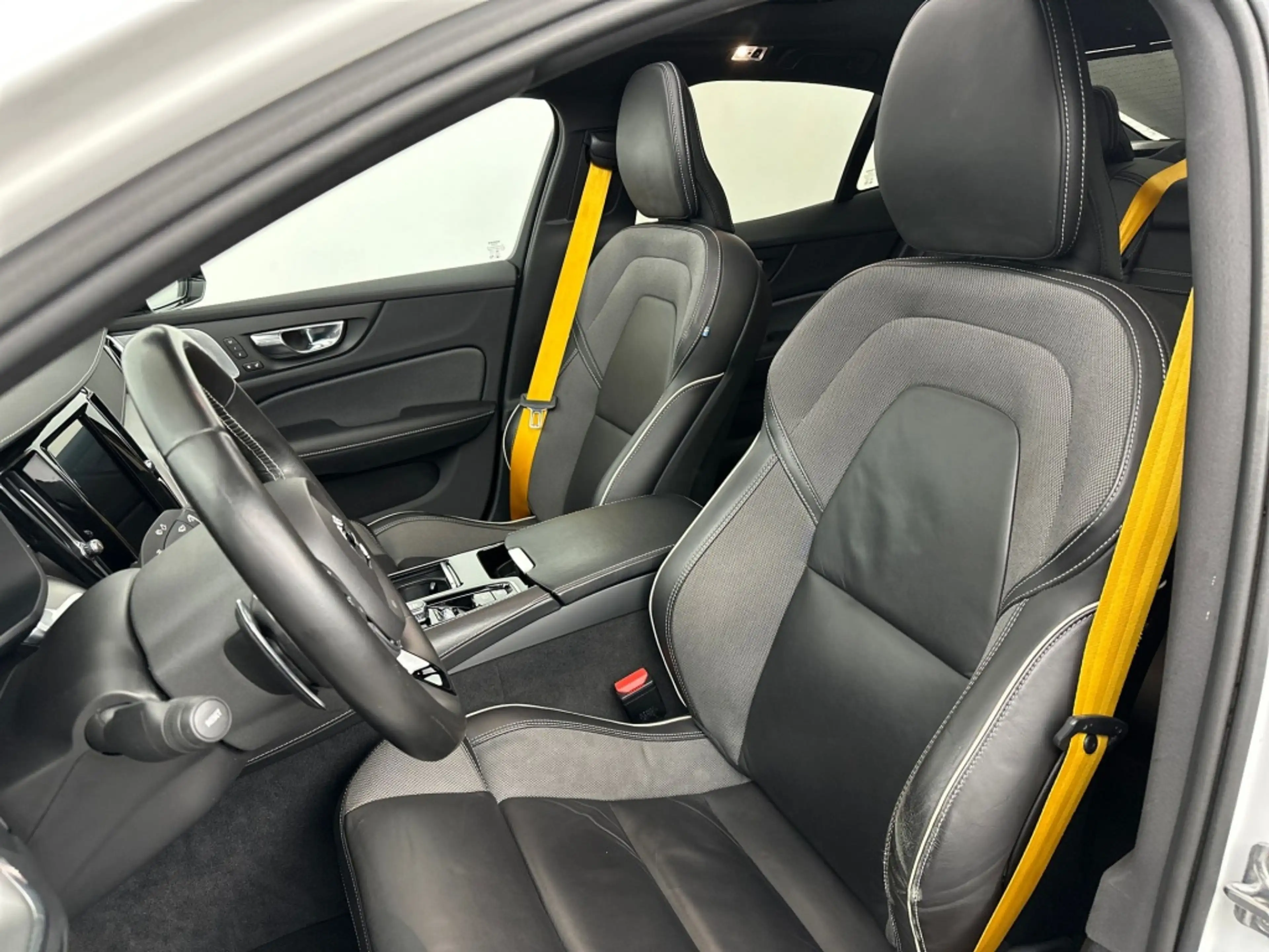 Volvo S60 T8 405PK Polestar Engineered| Pano| HUD| Bowers&Wi — photo 18