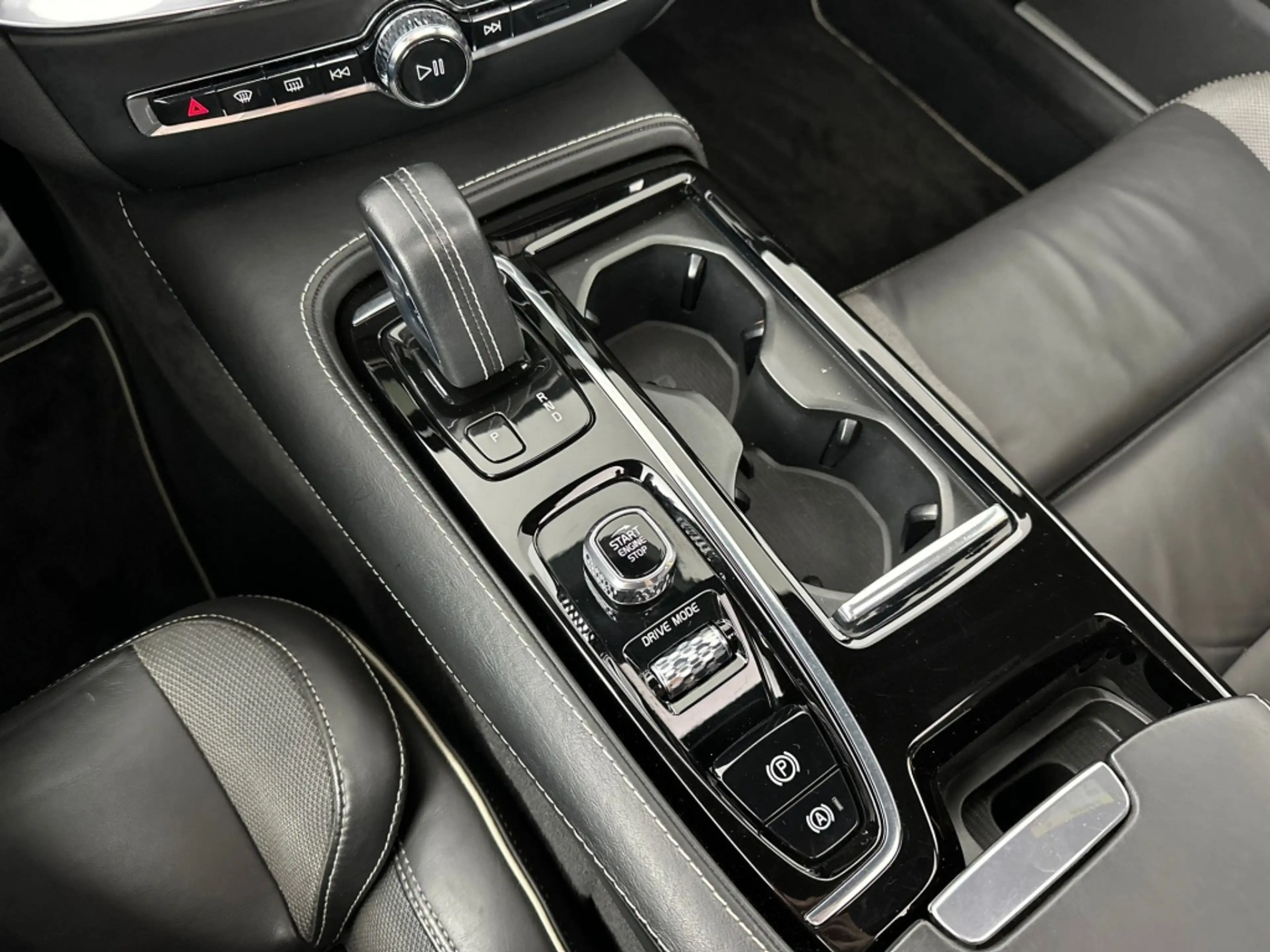 Volvo S60 T8 405PK Polestar Engineered| Pano| HUD| Bowers&Wi — photo 32